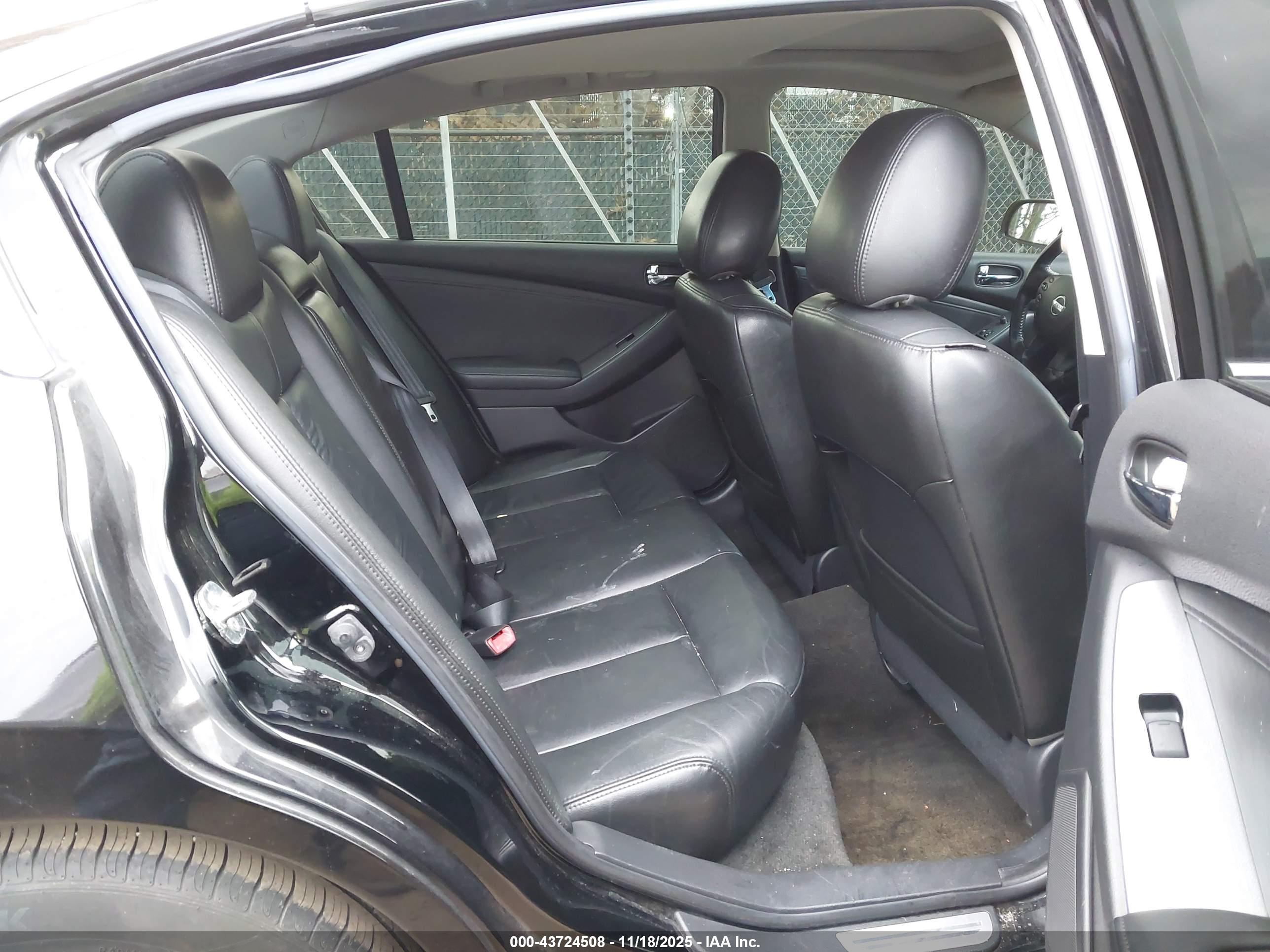 NISSAN ALTIMA image 8