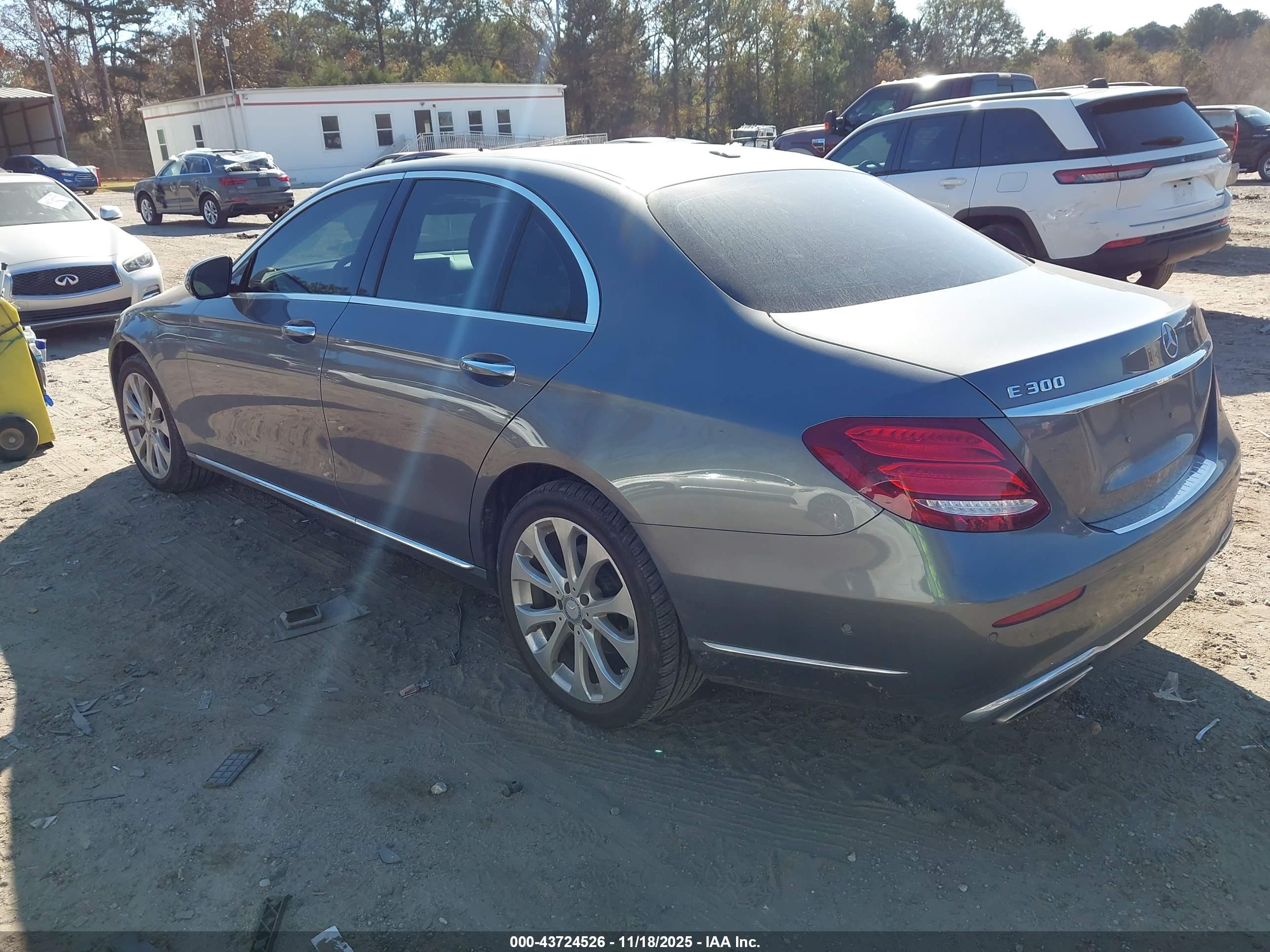 MERCEDES-BENZ E image 3