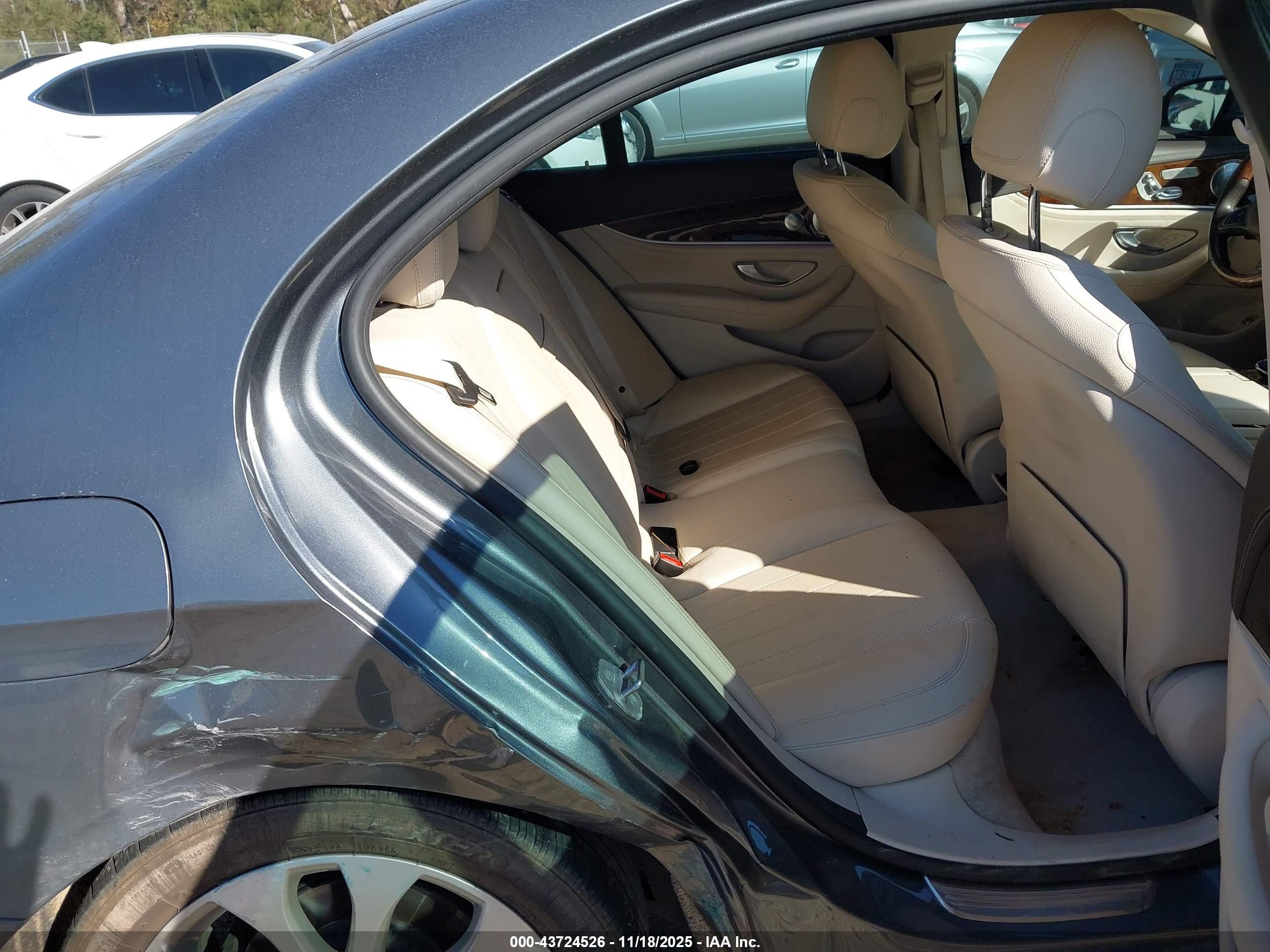 MERCEDES-BENZ E image 8