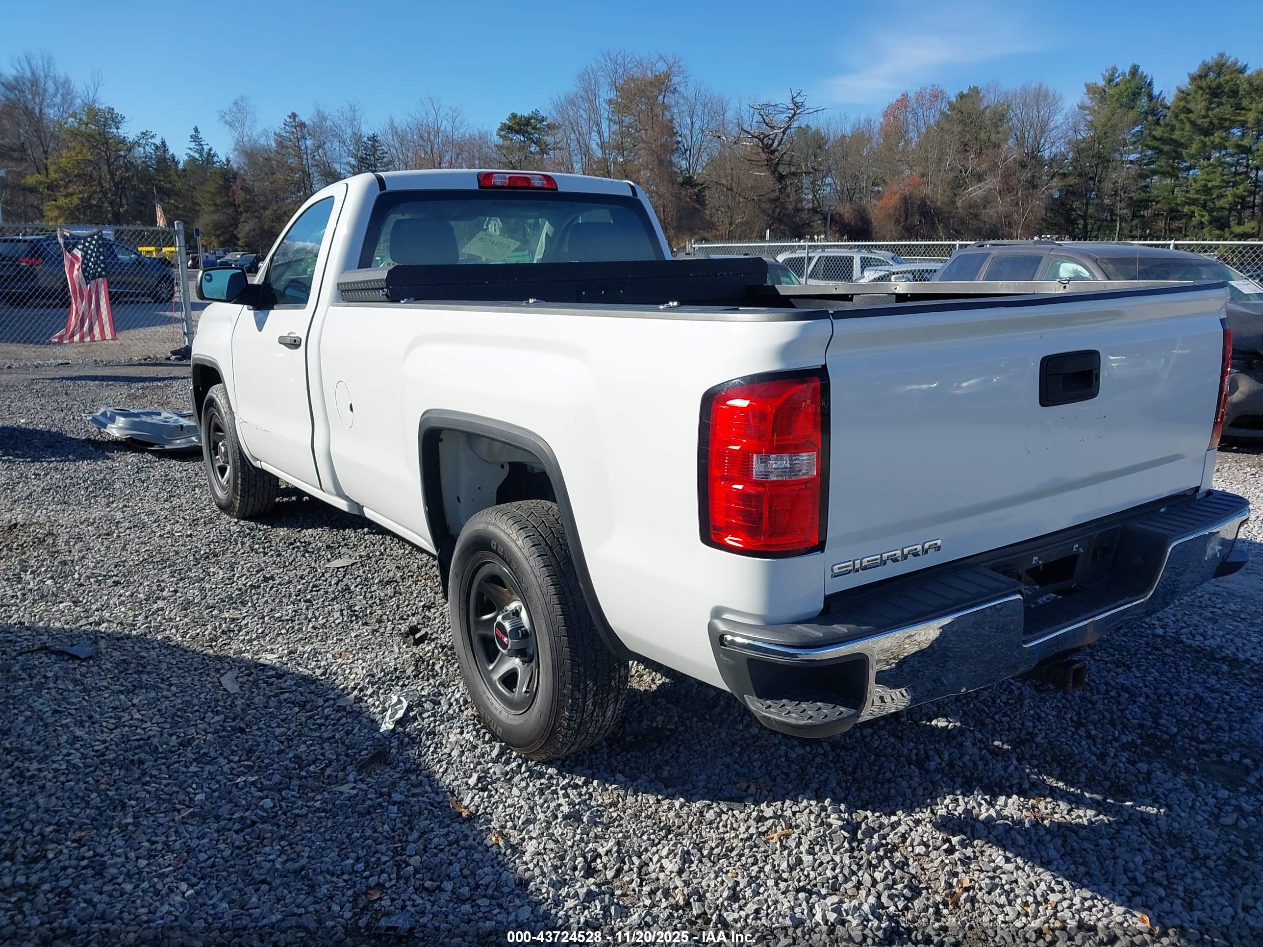 GMC SIERRA image 3