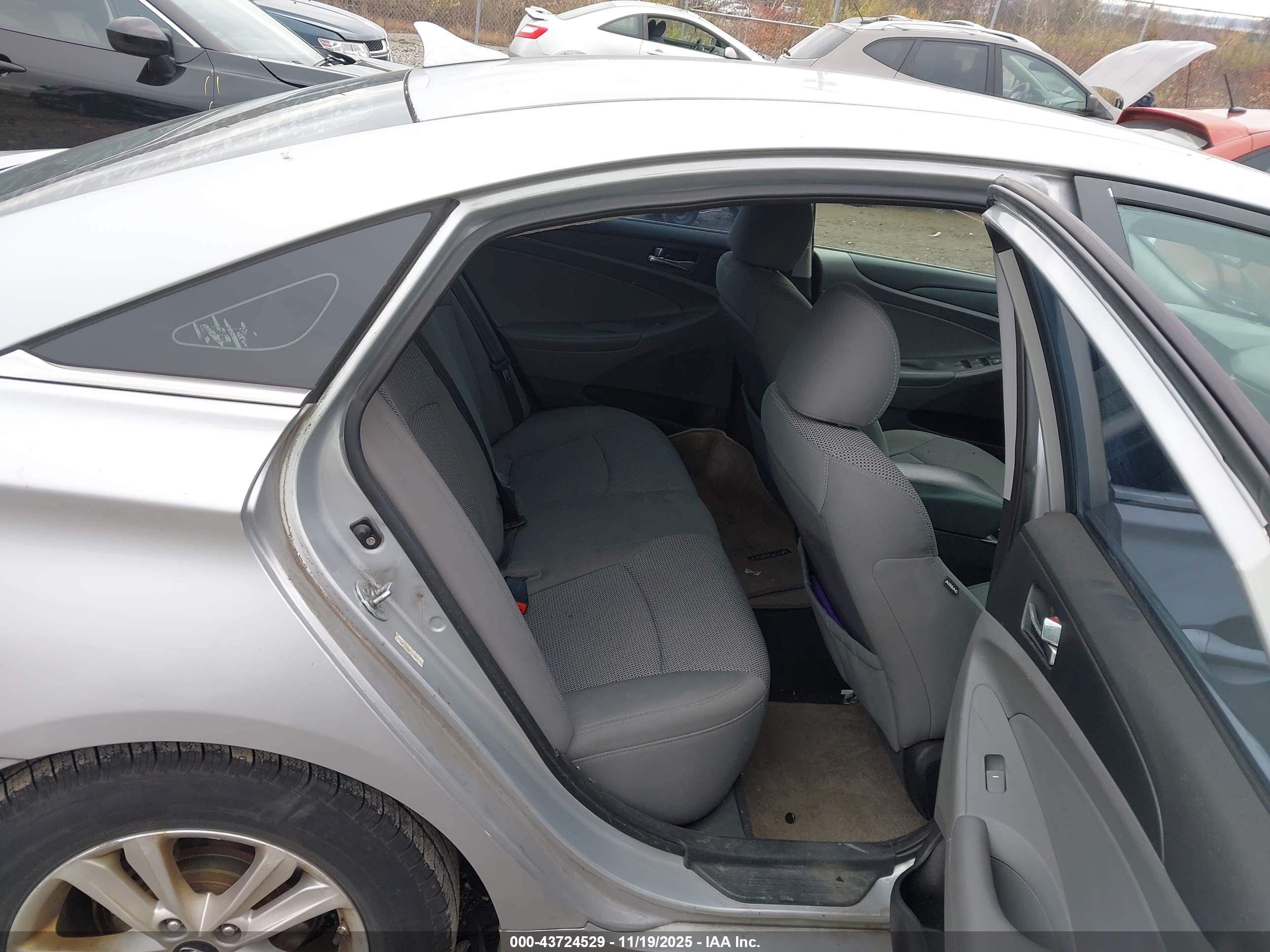 HYUNDAI SONATA image 8
