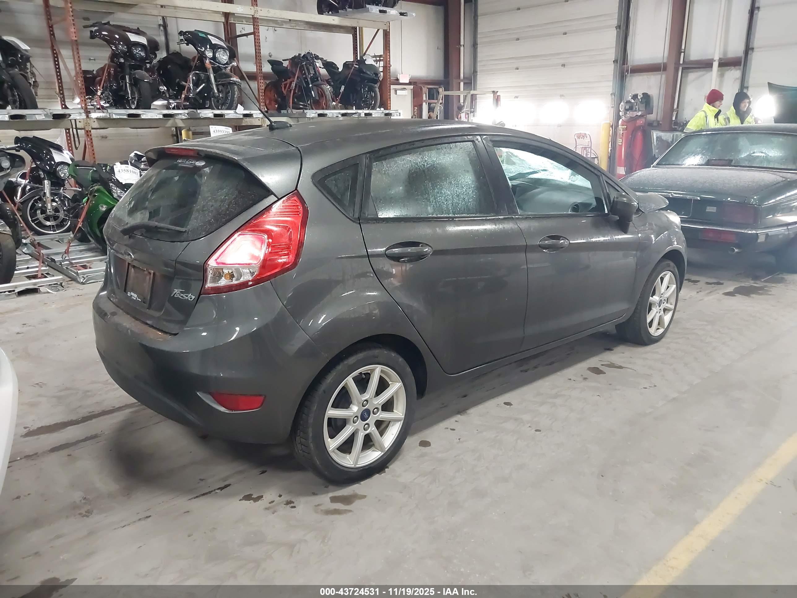 FORD FIESTA image 4