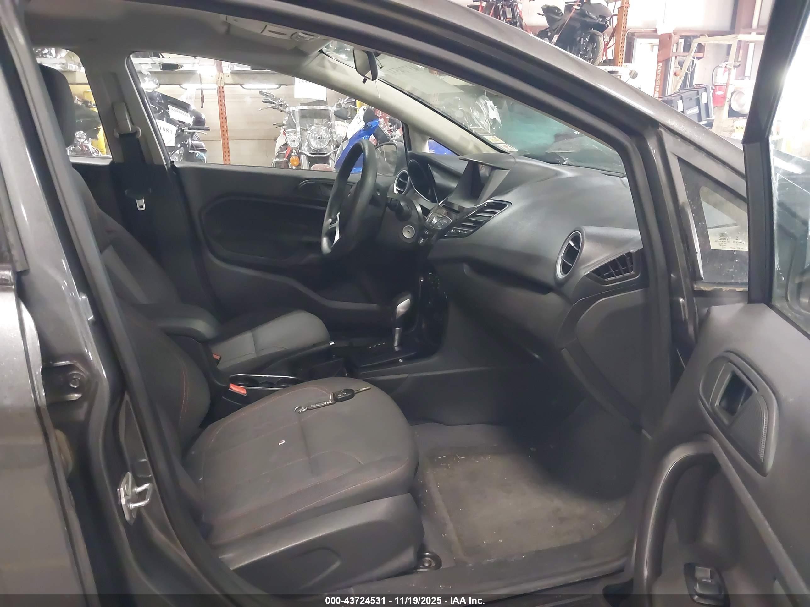 FORD FIESTA image 5
