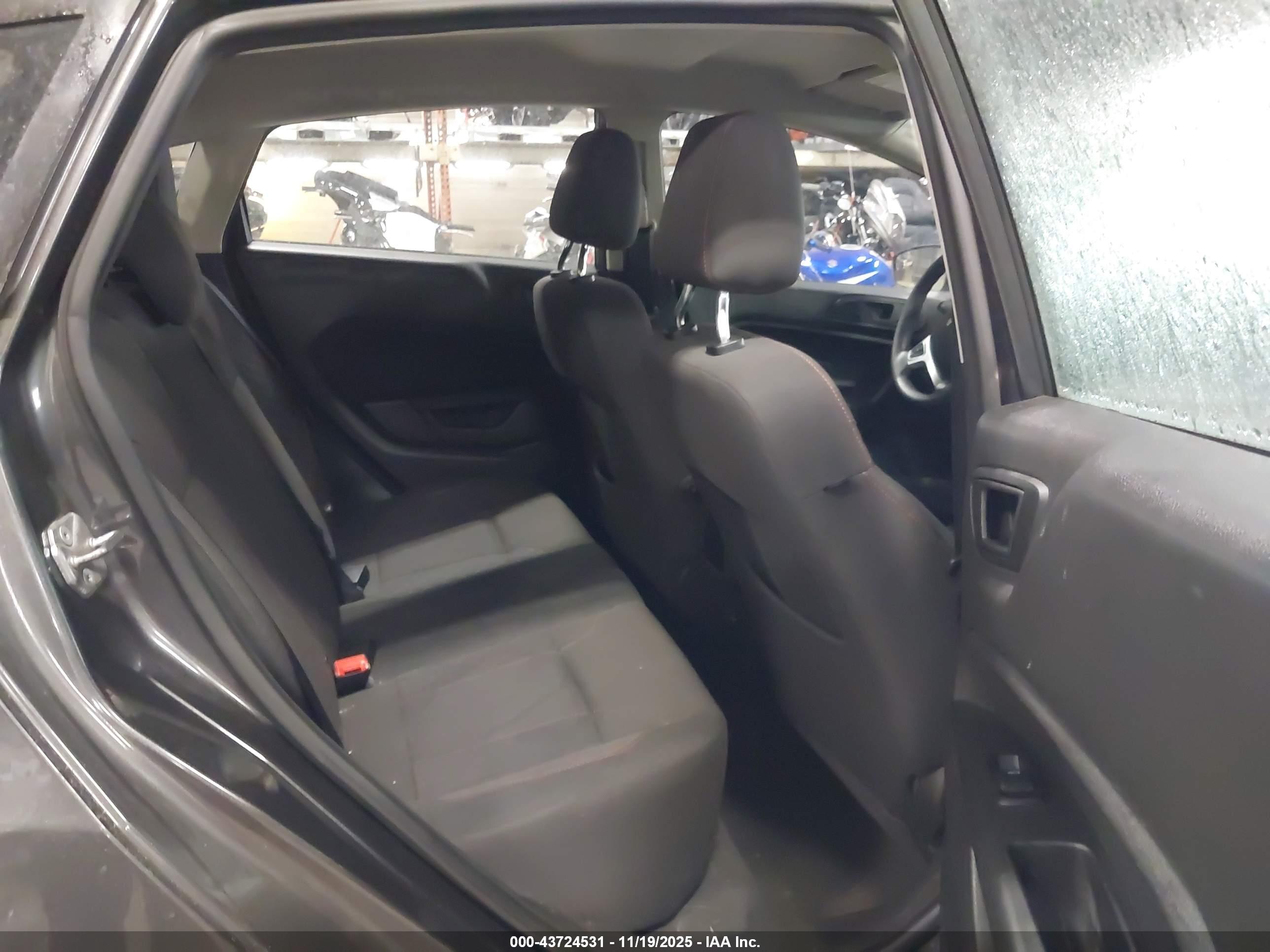 FORD FIESTA image 8