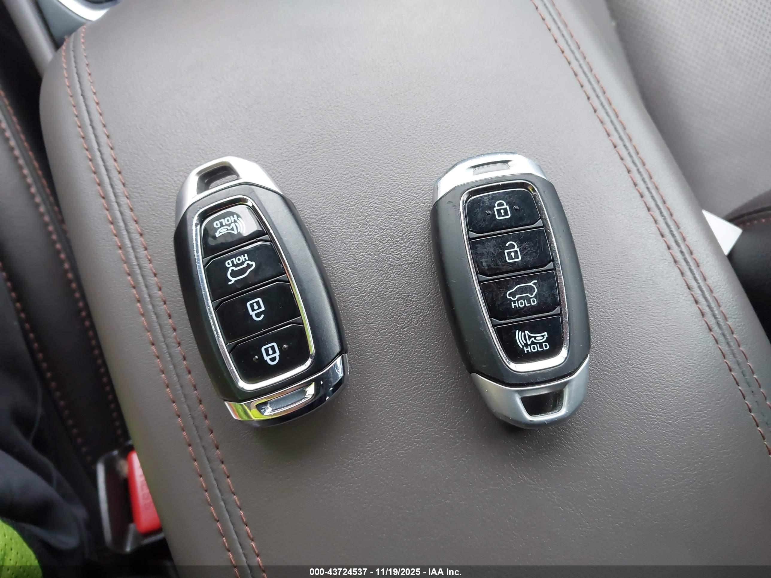 HYUNDAI SANTA image 11