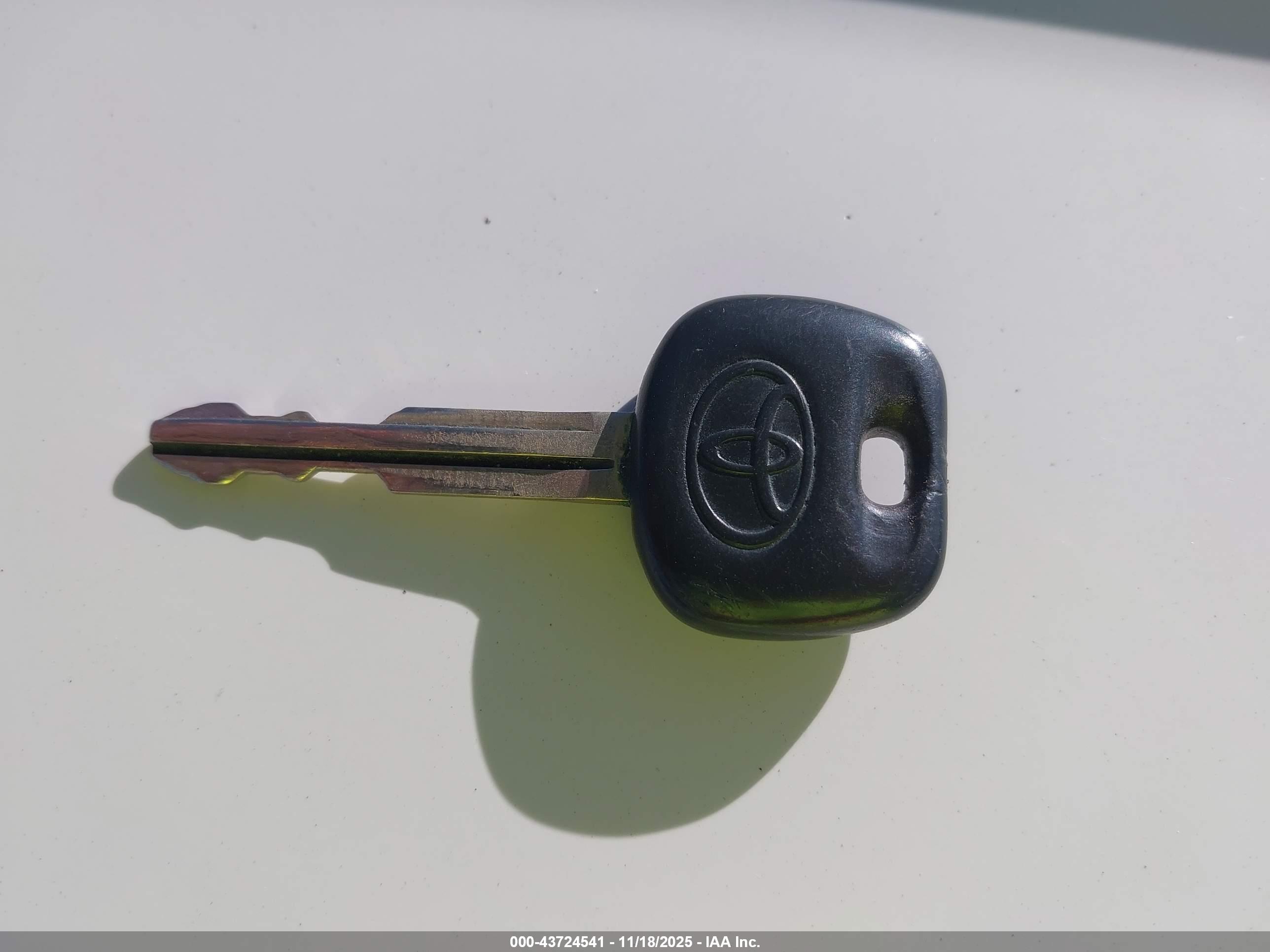TOYOTA AVALON image 11