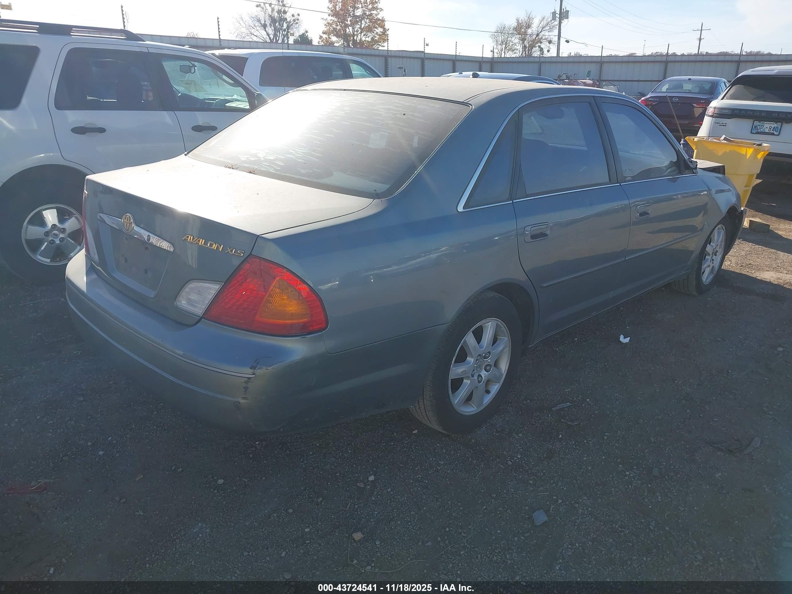 TOYOTA AVALON image 4