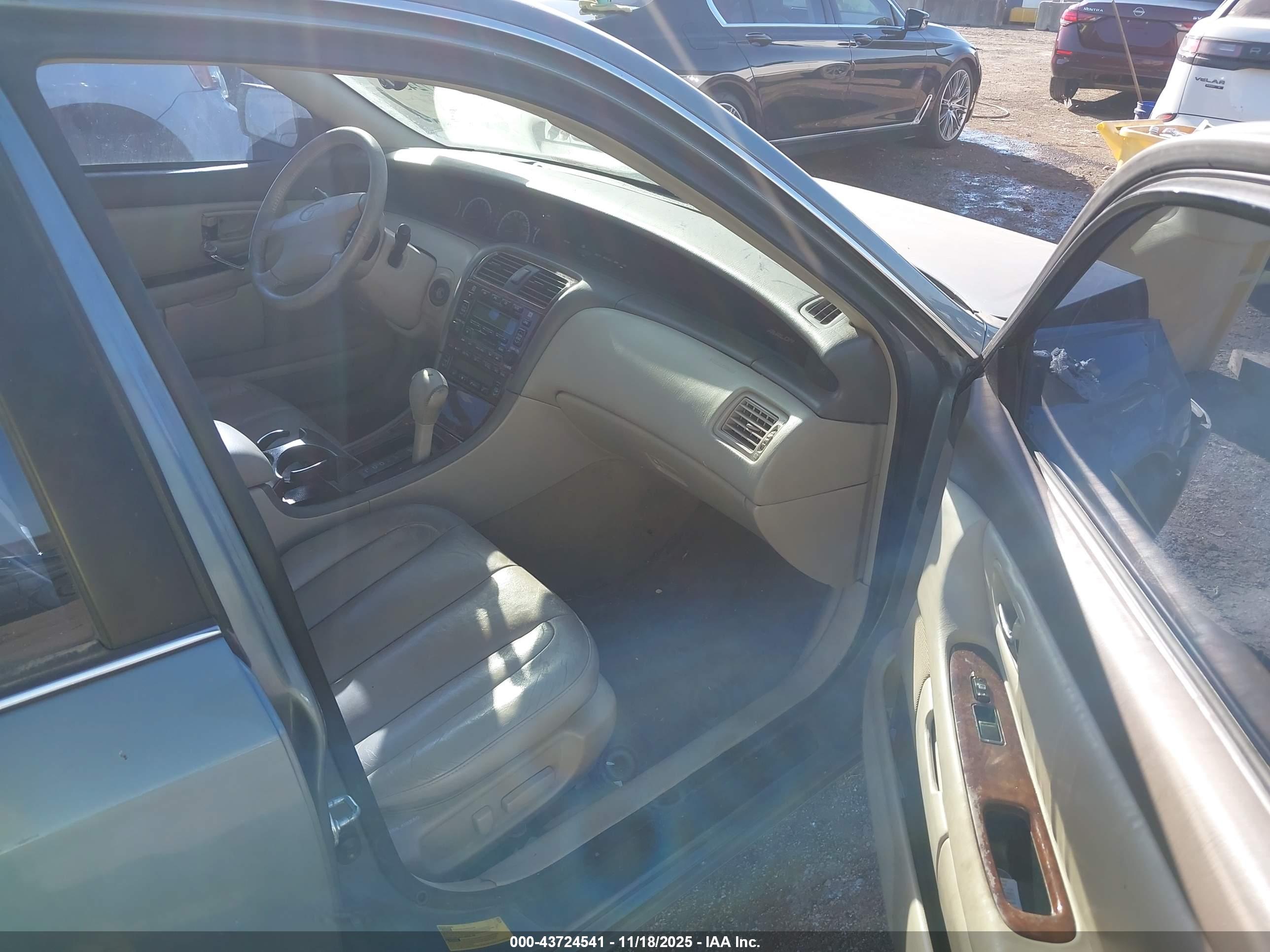 TOYOTA AVALON image 5