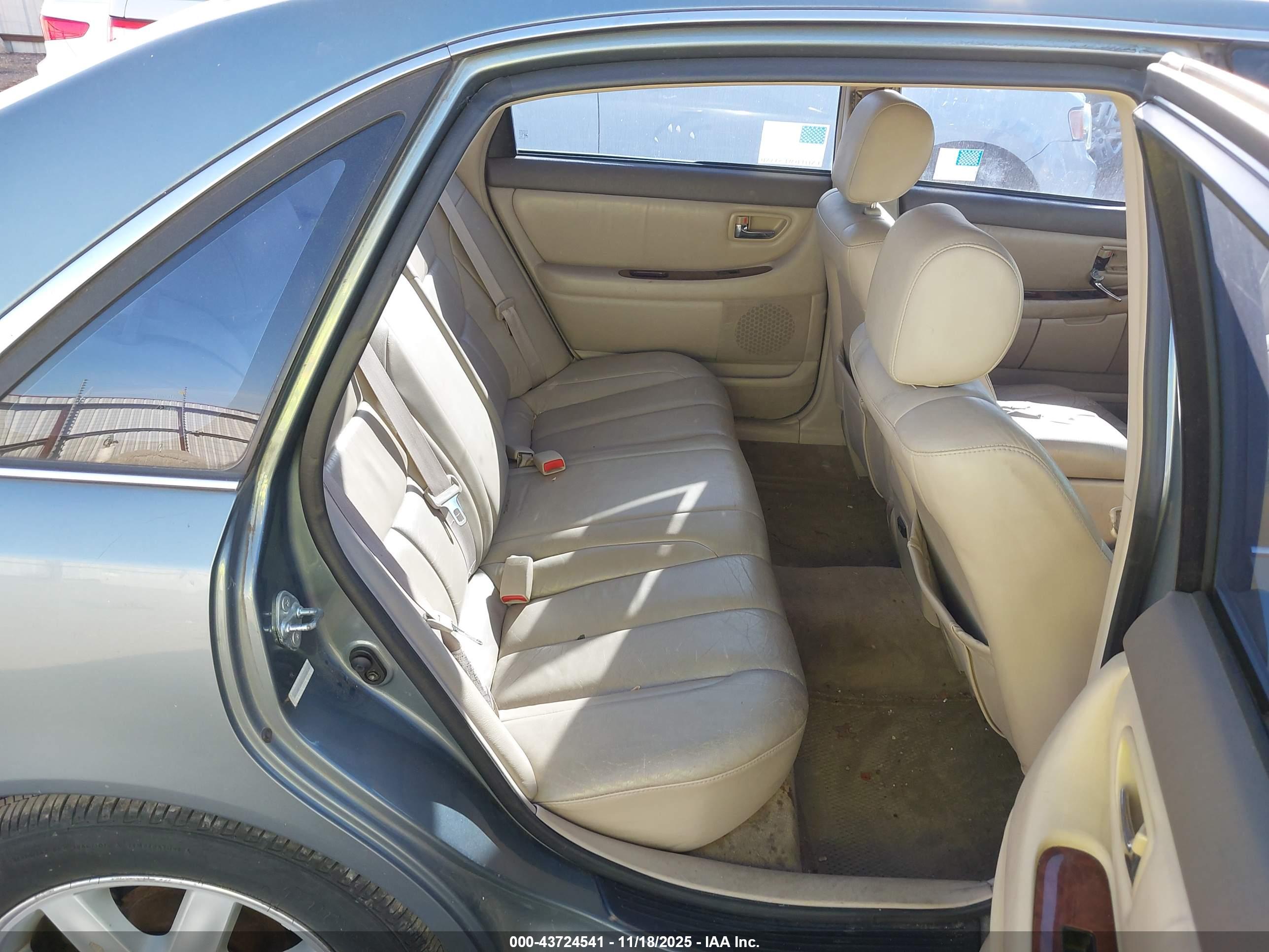 TOYOTA AVALON image 8