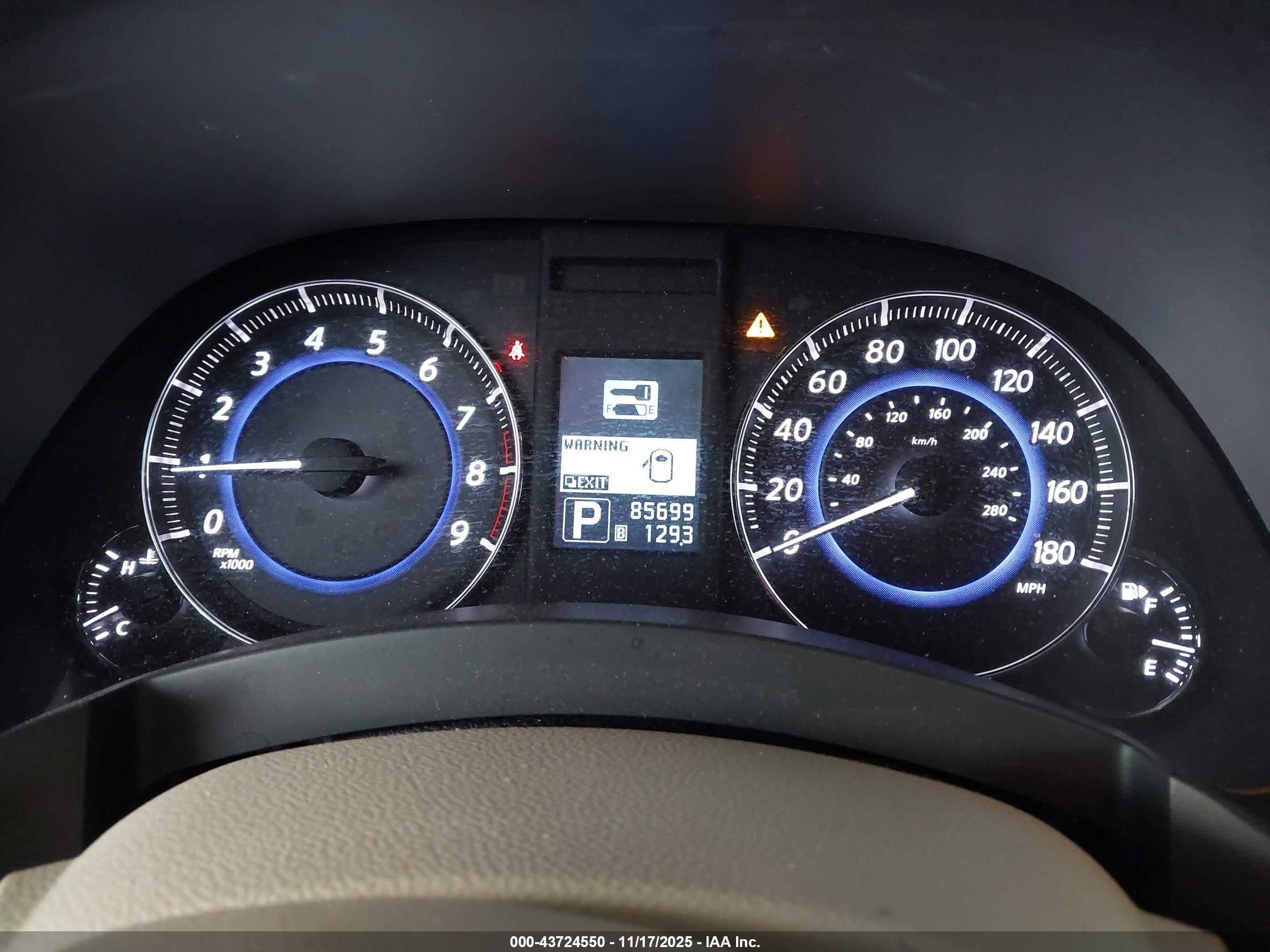 INFINITI QX70 image 7