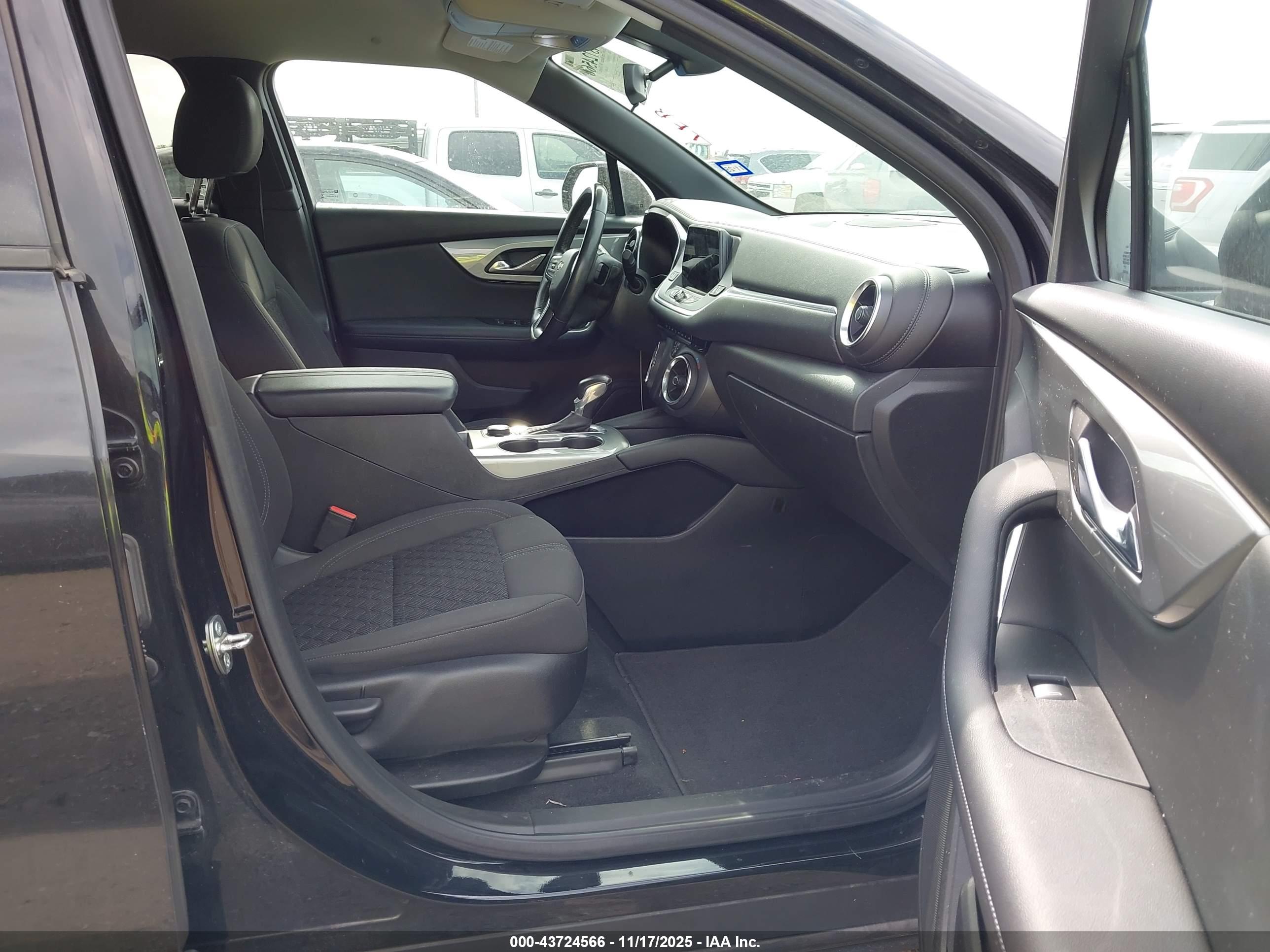 CHEVROLET BLAZER image 5