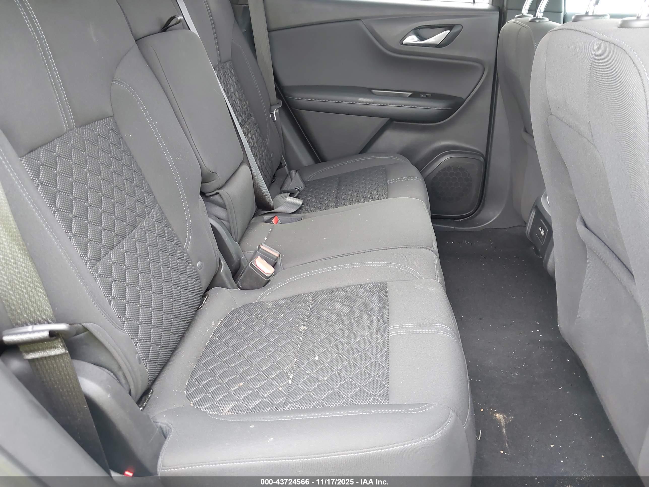 CHEVROLET BLAZER image 8