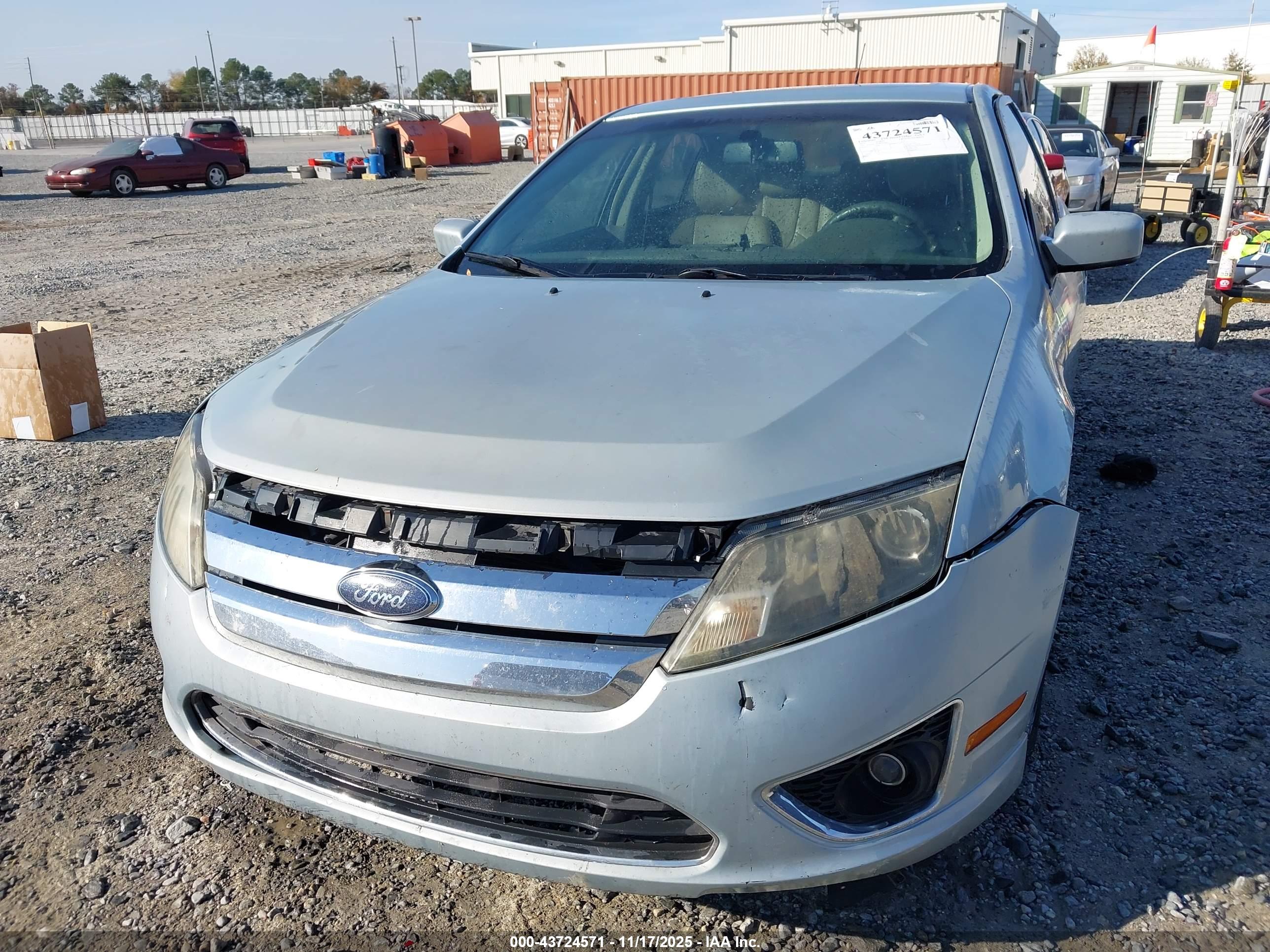 FORD FUSION image 6