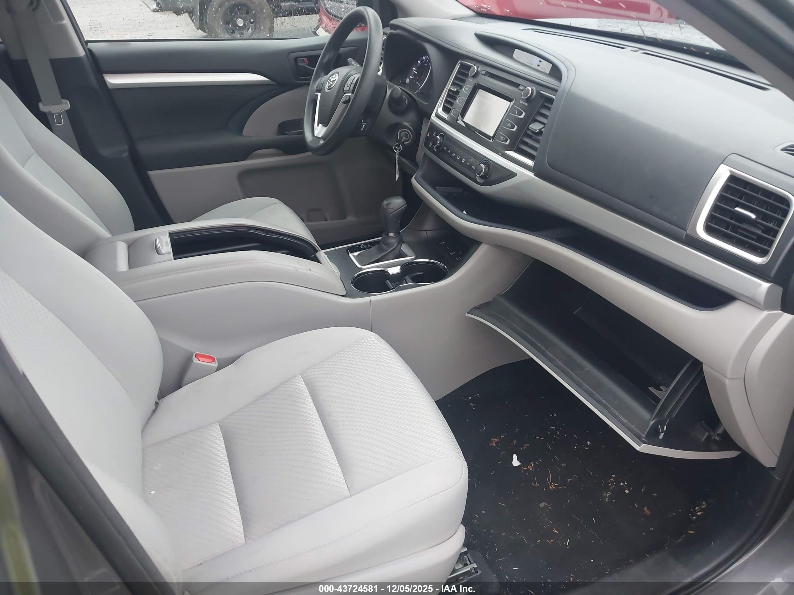 TOYOTA HIGHLANDER image 5
