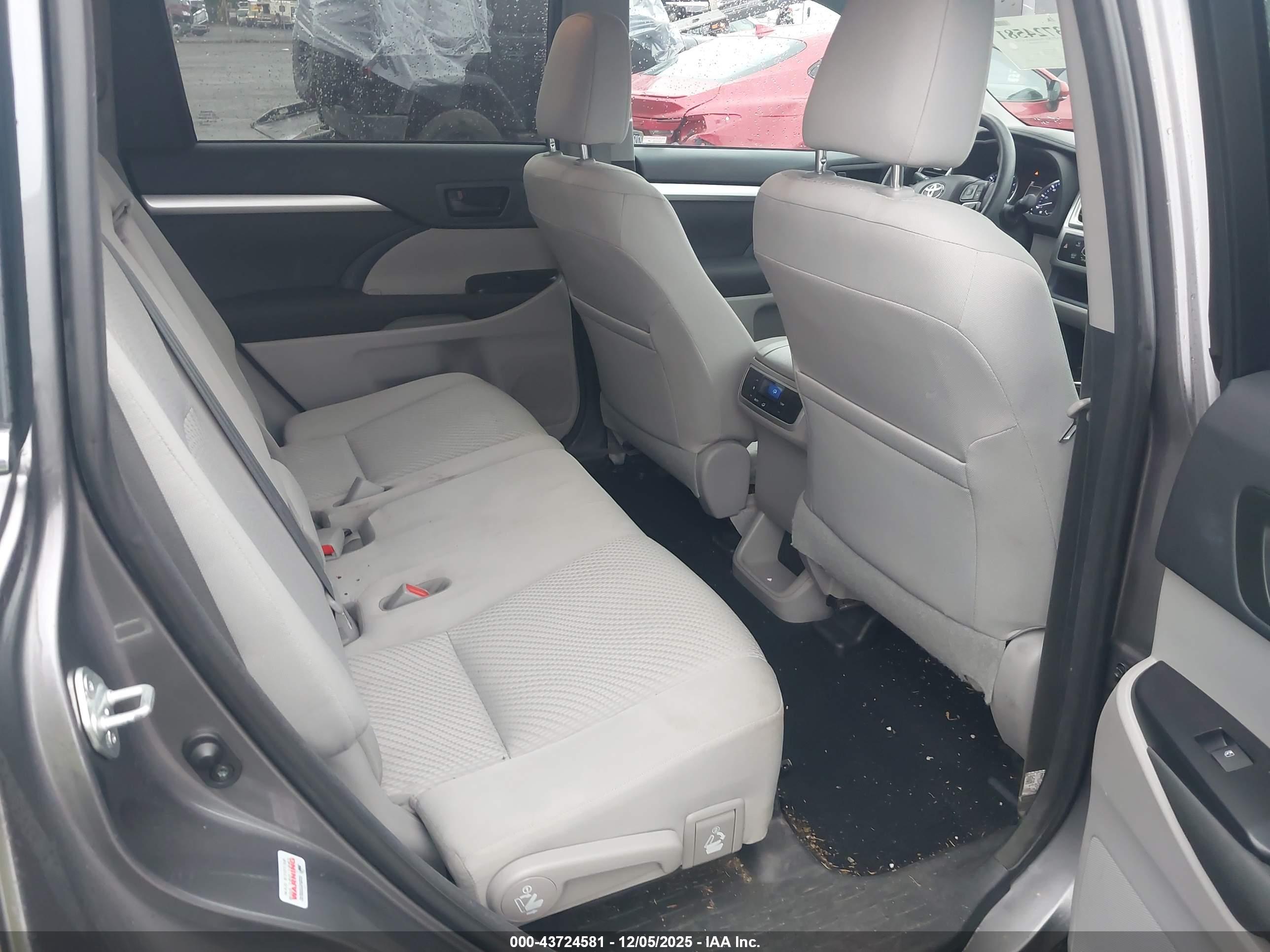 TOYOTA HIGHLANDER image 8
