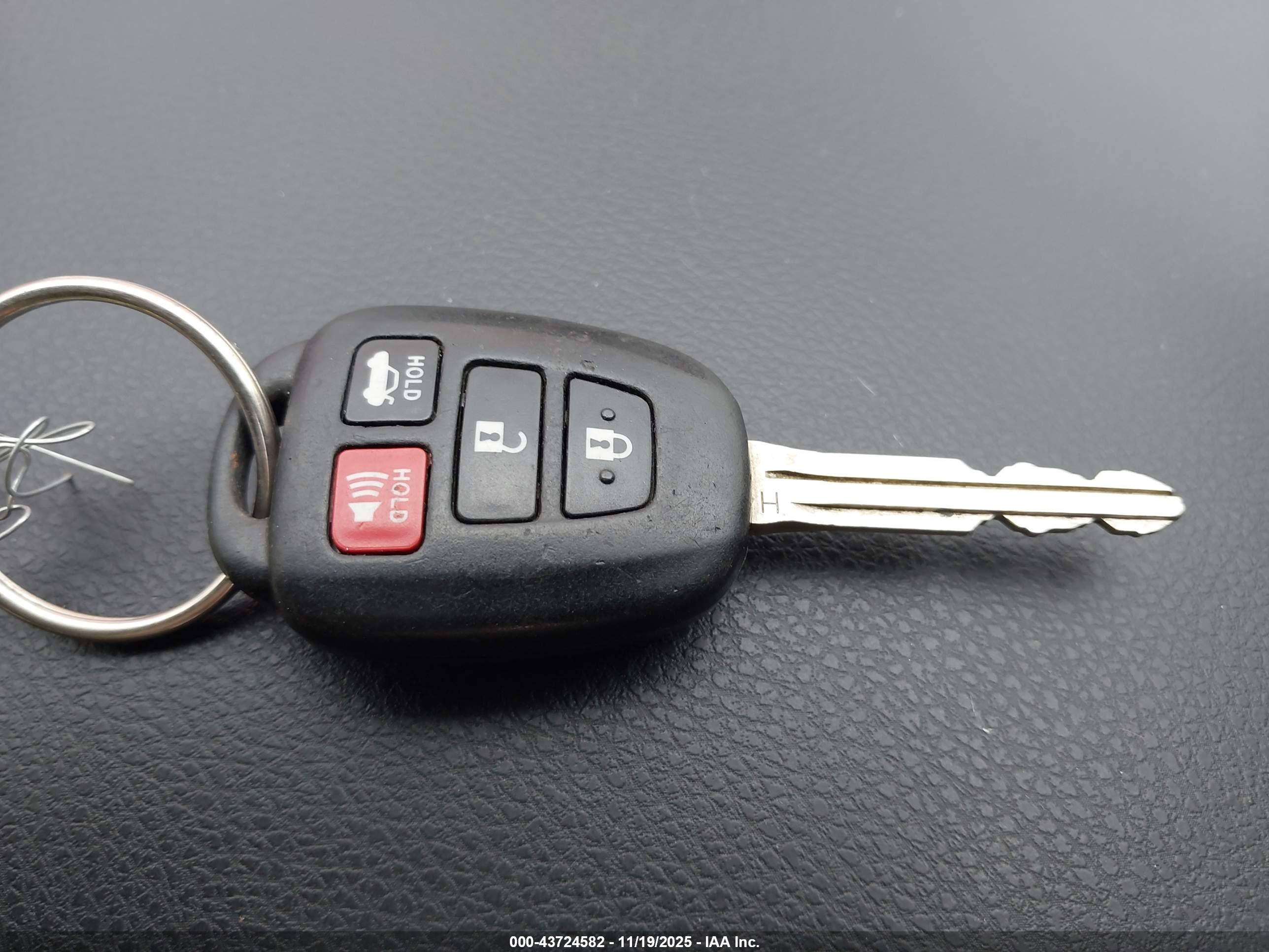 TOYOTA COROLLA image 11