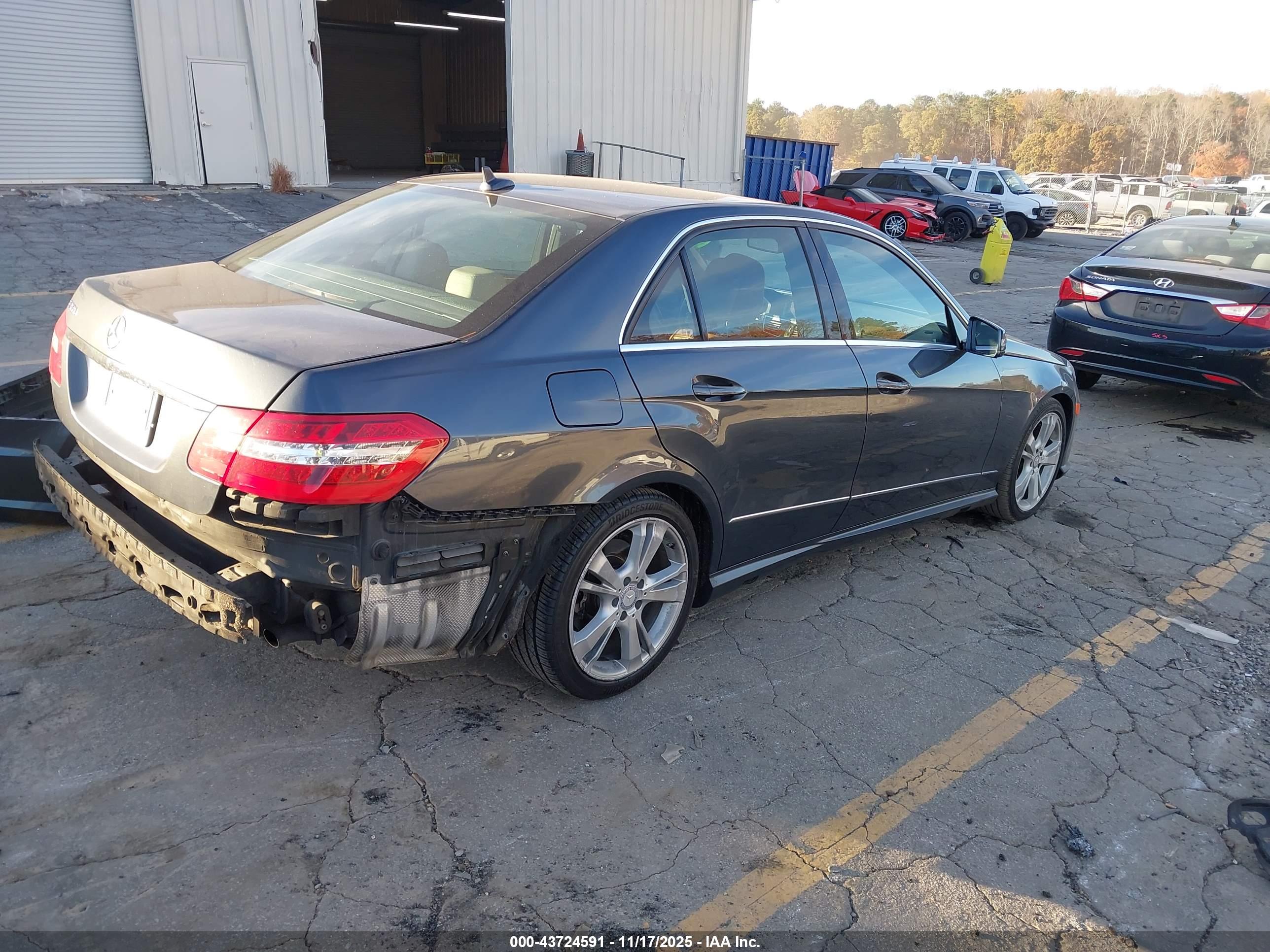 MERCEDES-BENZ E image 4