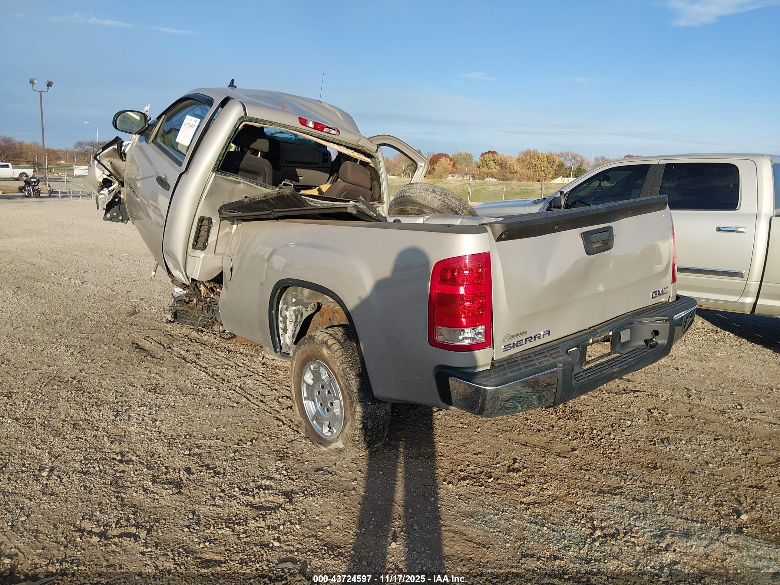 GMC SIERRA image 3