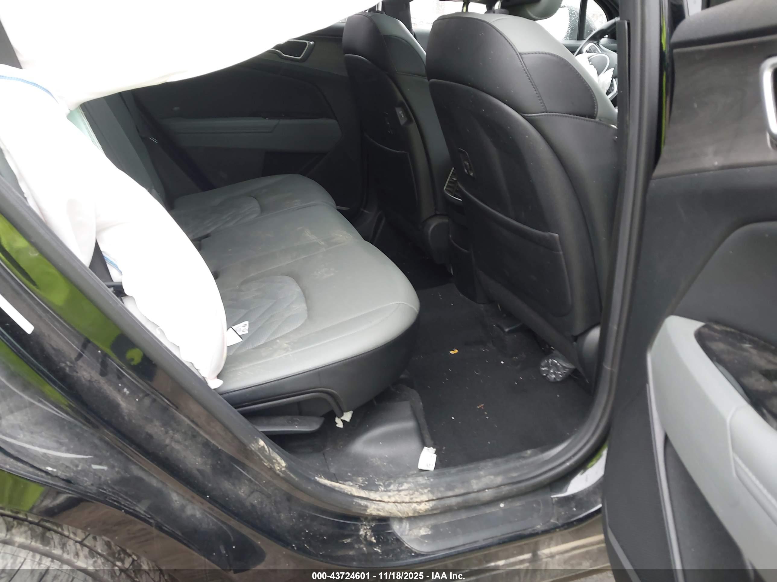 KIA SPORTAGE image 8