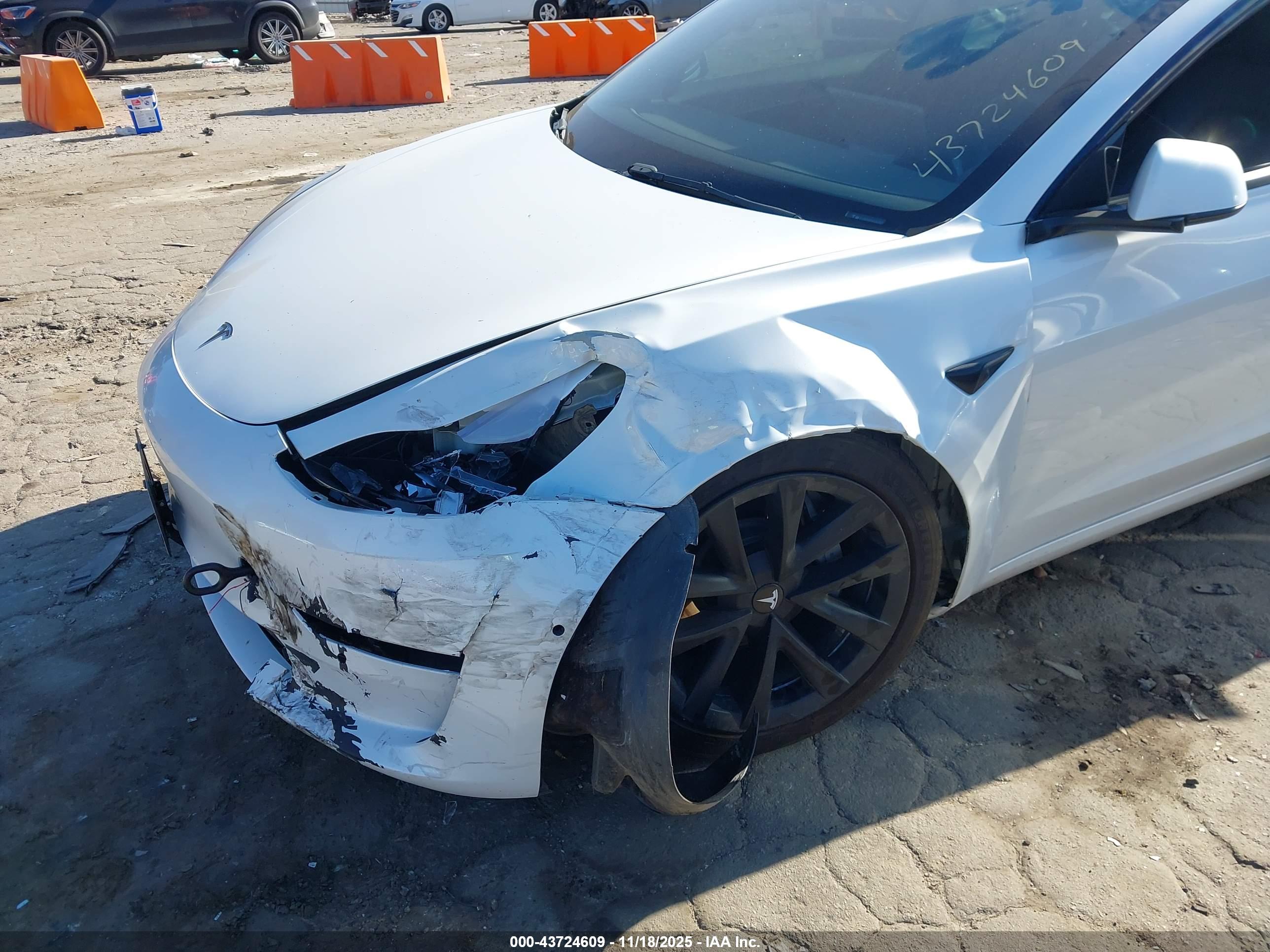 TESLA MODEL image 6