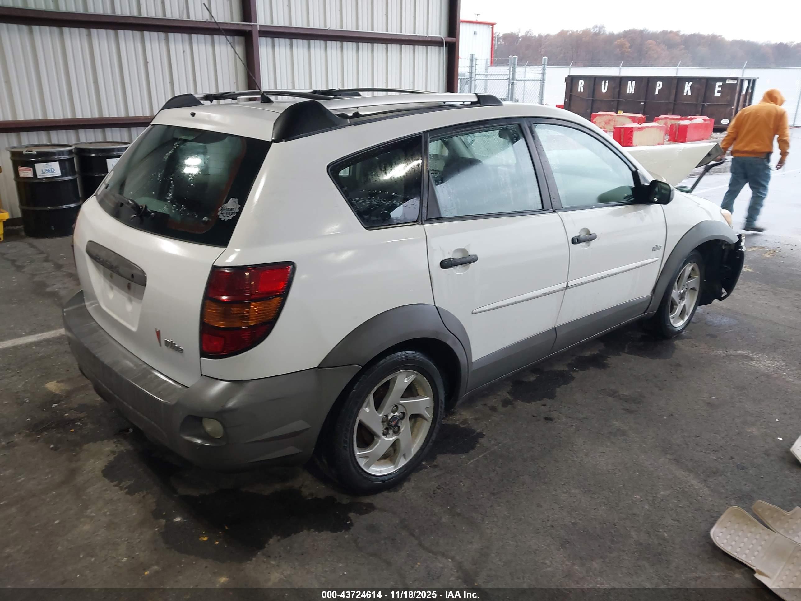 PONTIAC VIBE image 4