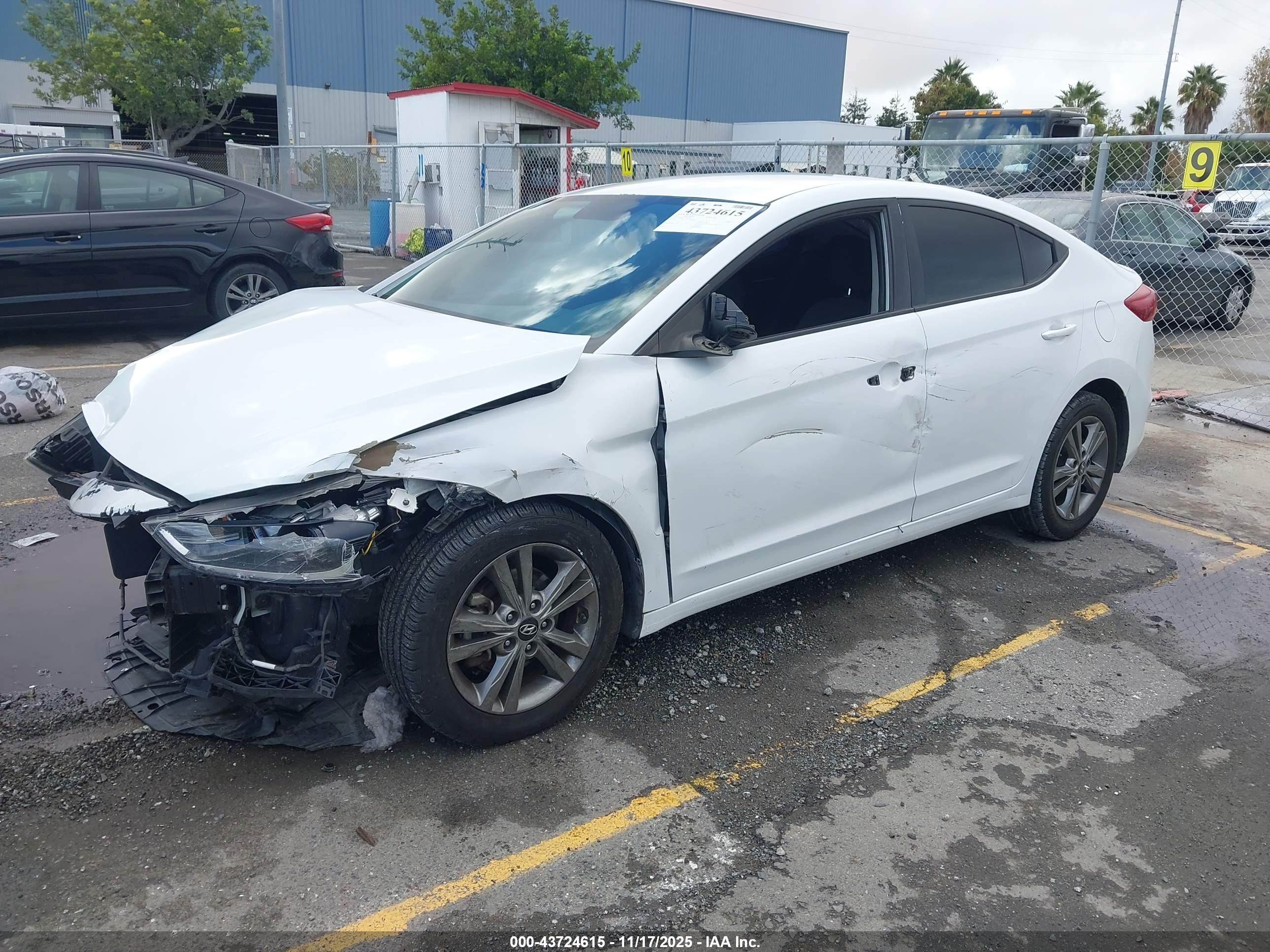 HYUNDAI ELANTRA image 2