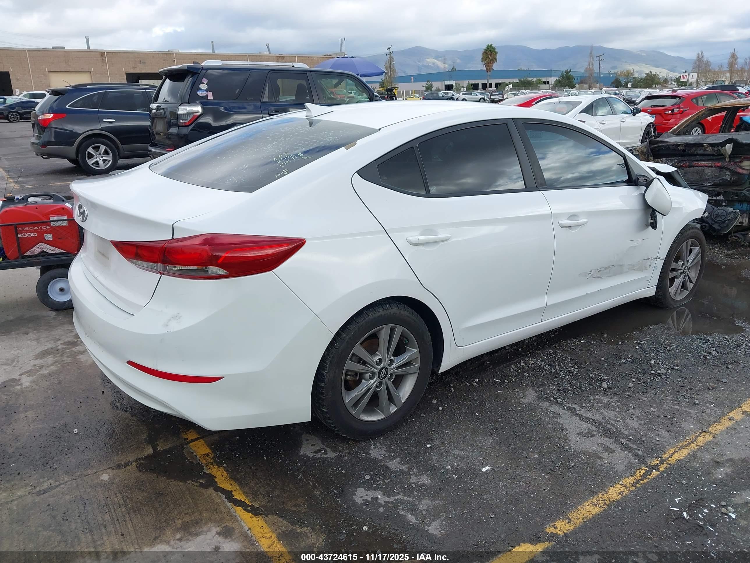 HYUNDAI ELANTRA image 4