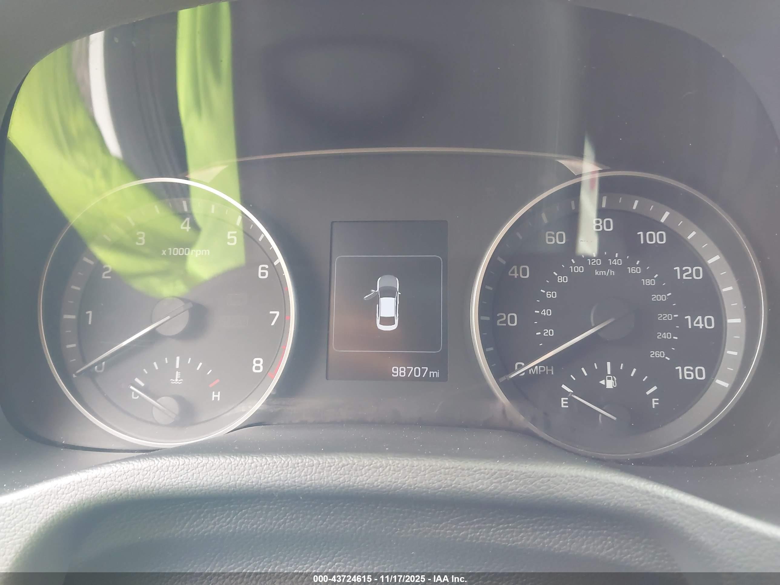 HYUNDAI ELANTRA image 7