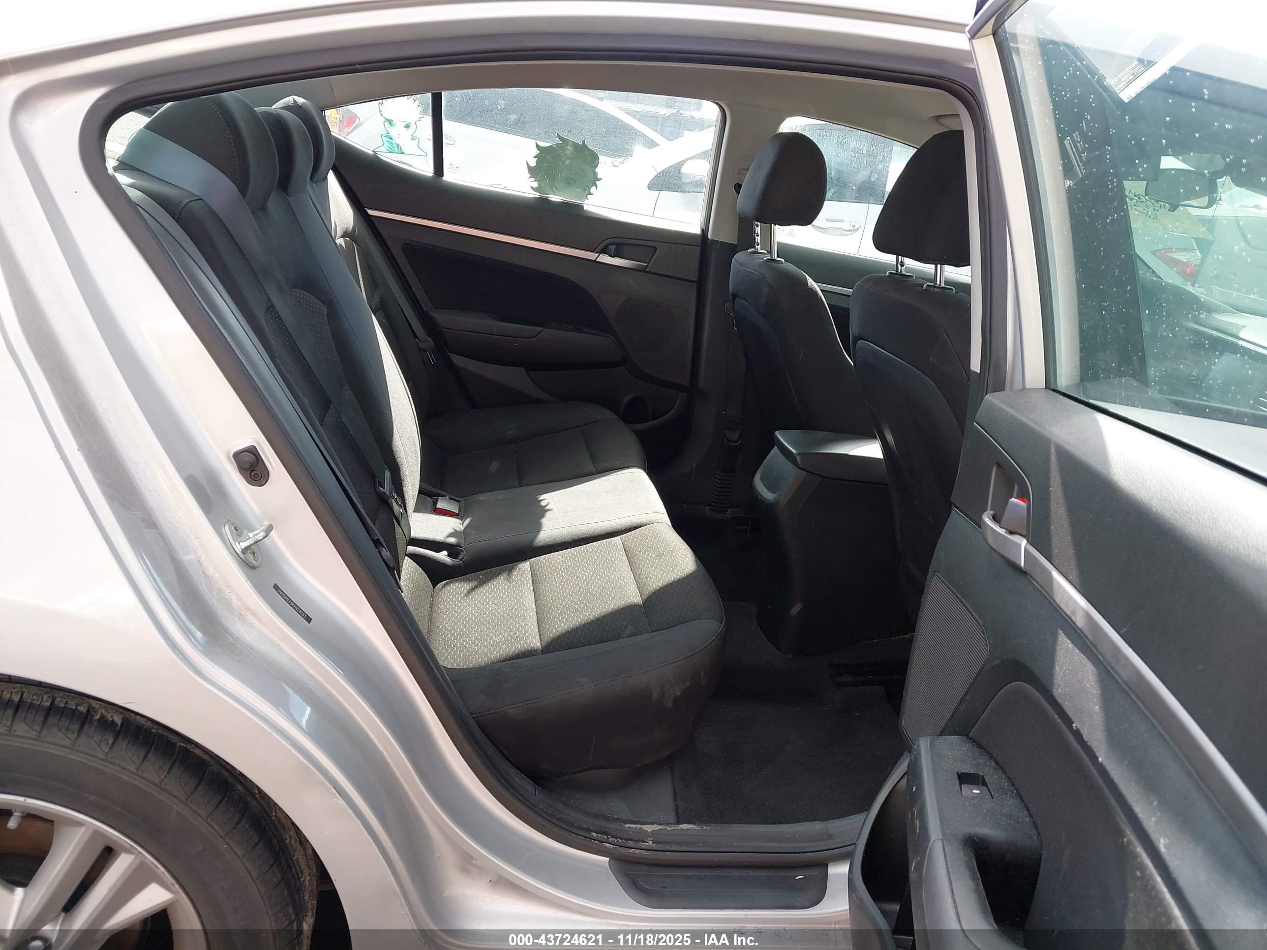 HYUNDAI ELANTRA image 8