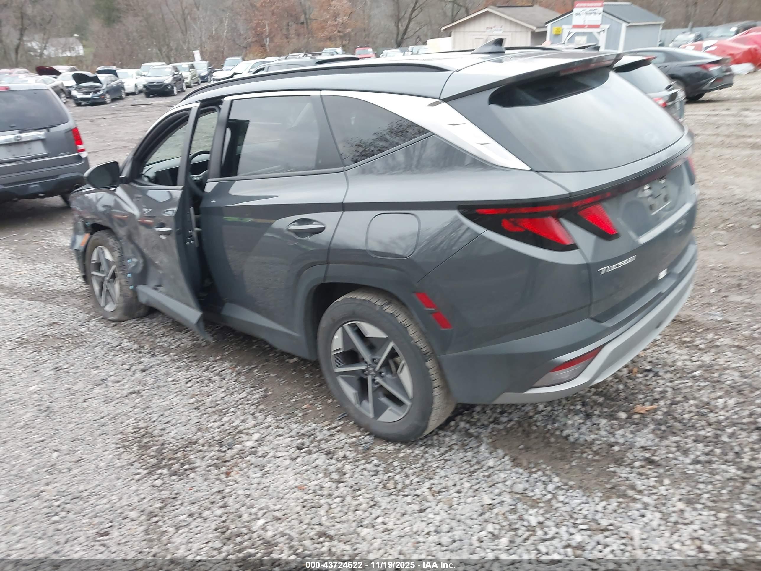 HYUNDAI TUCSON image 3