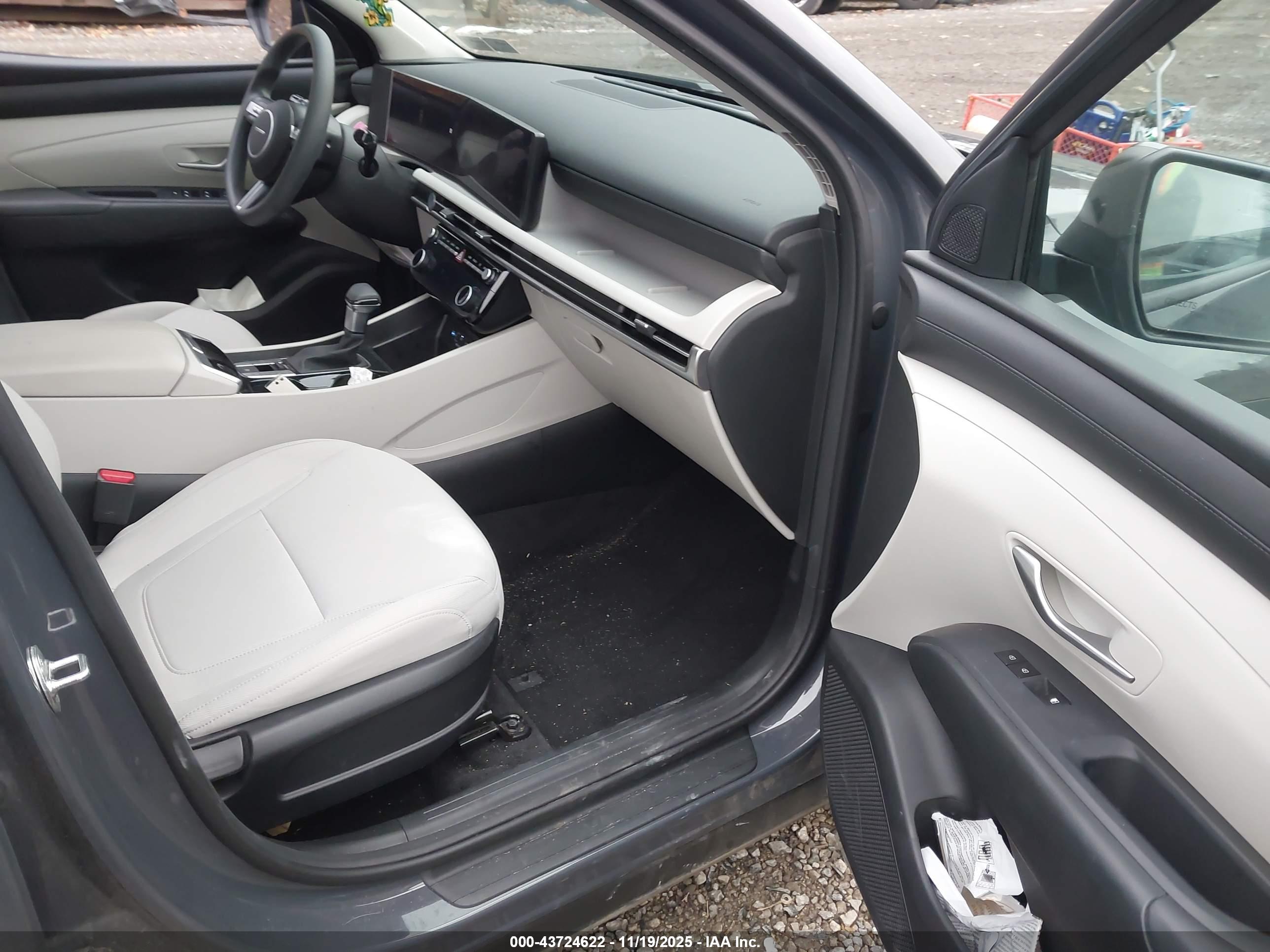 HYUNDAI TUCSON image 5