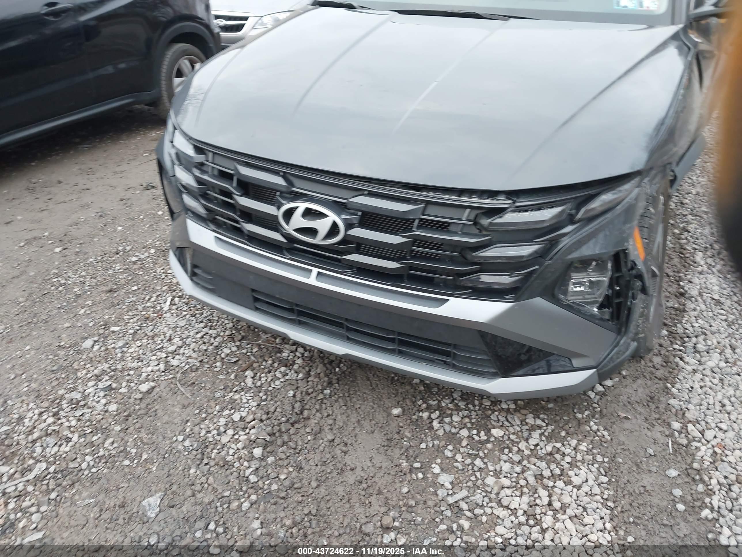 HYUNDAI TUCSON image 6