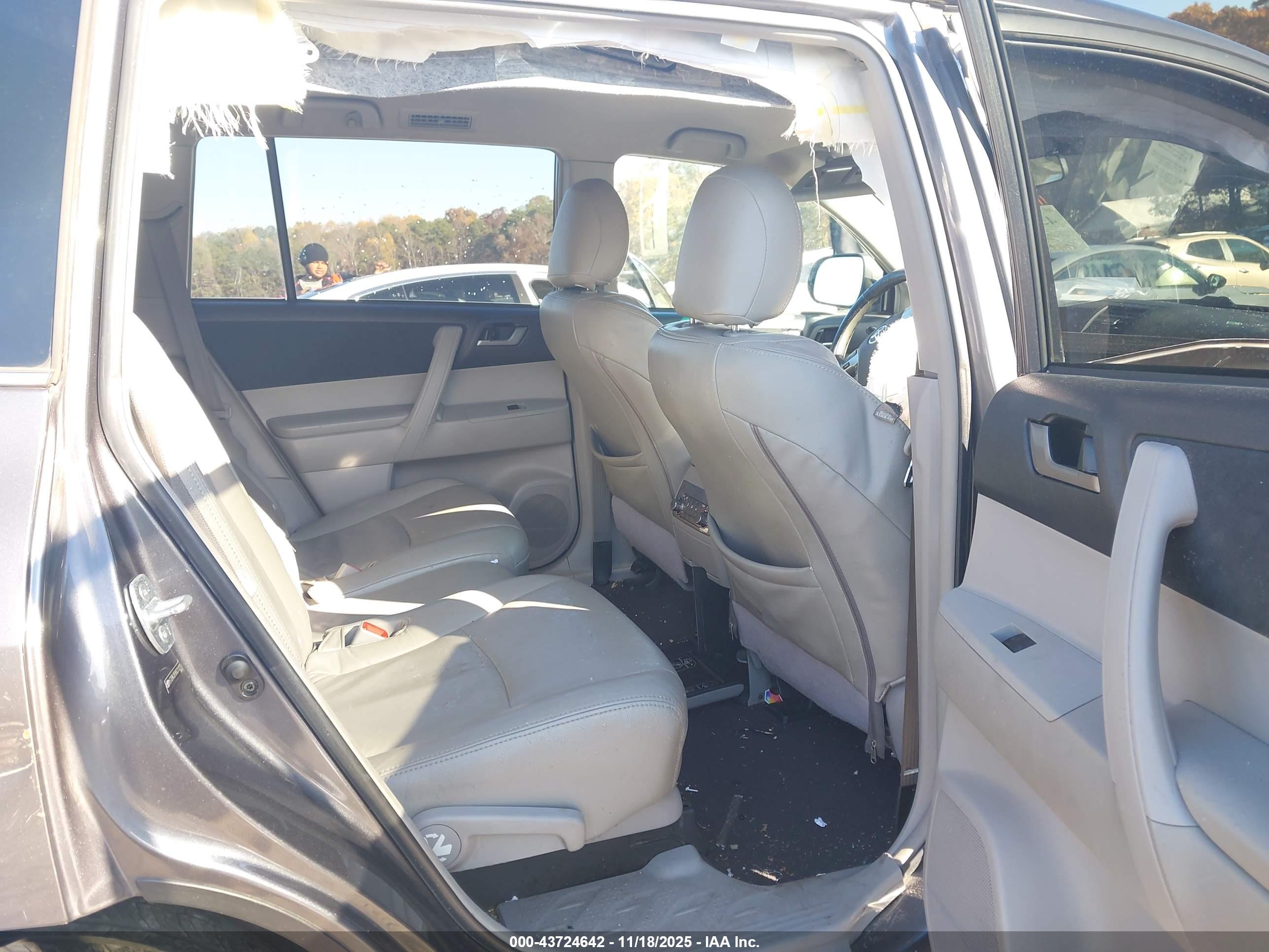 TOYOTA HIGHLANDER image 8