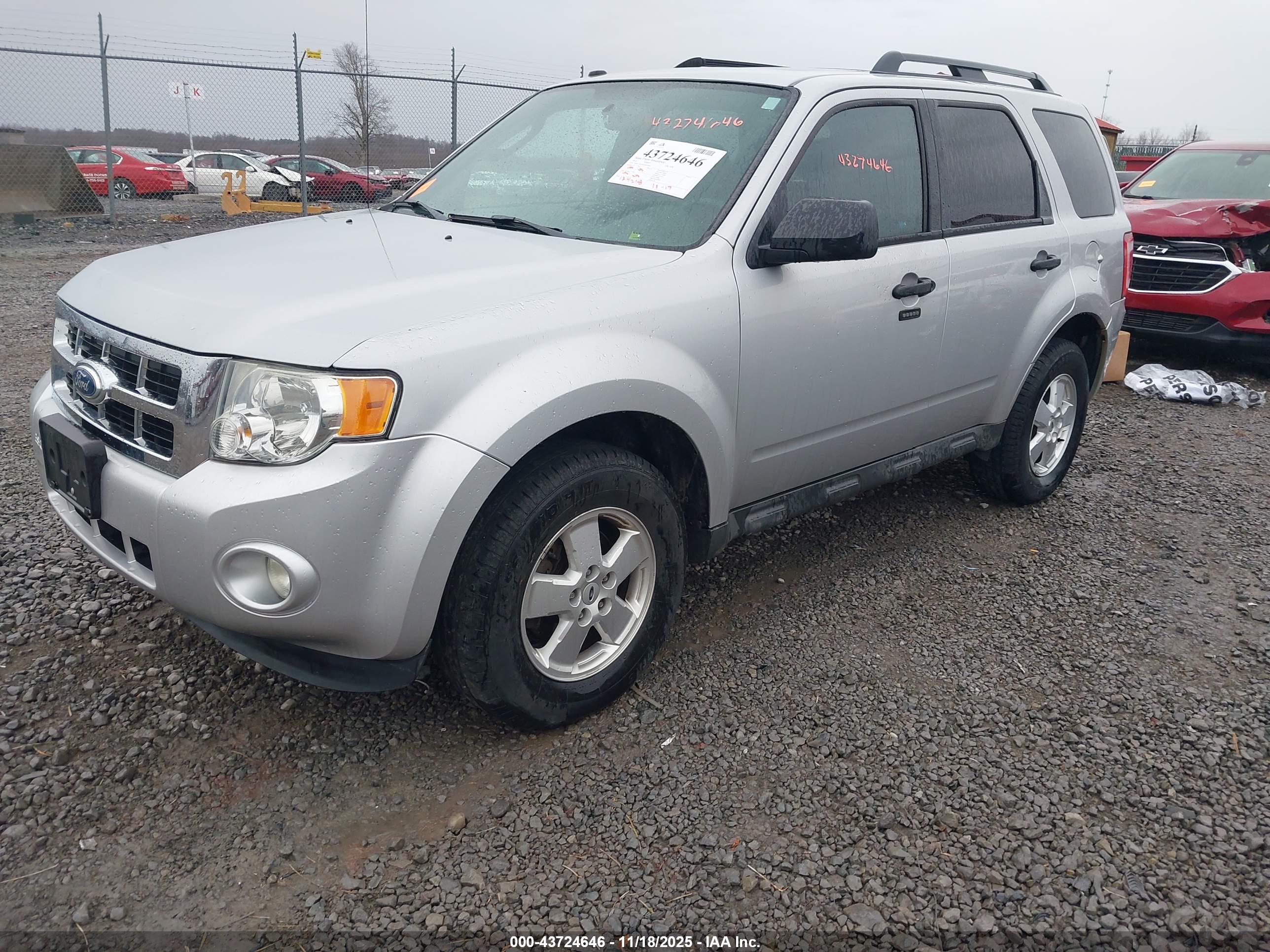 FORD ESCAPE image 2