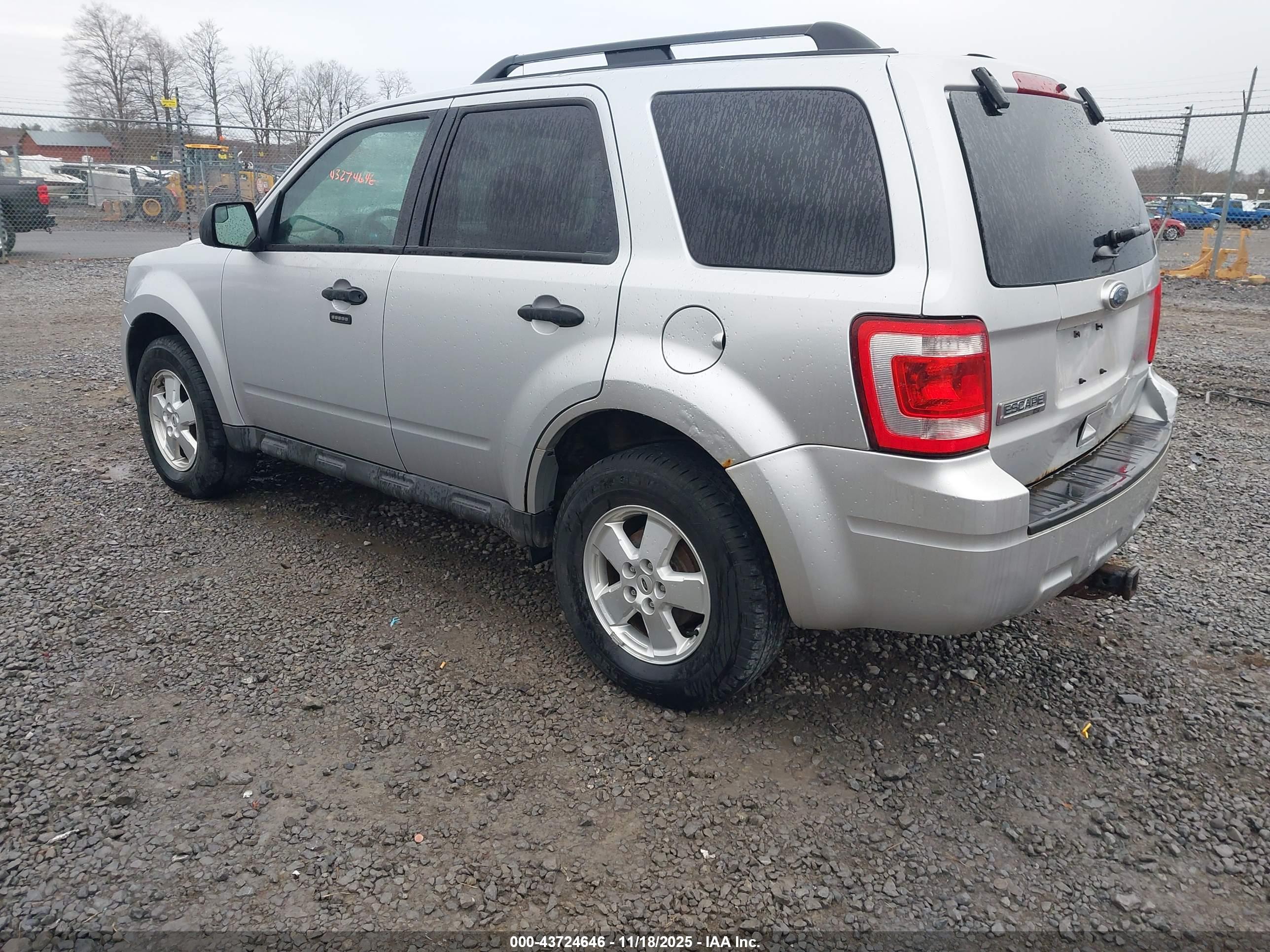 FORD ESCAPE image 3