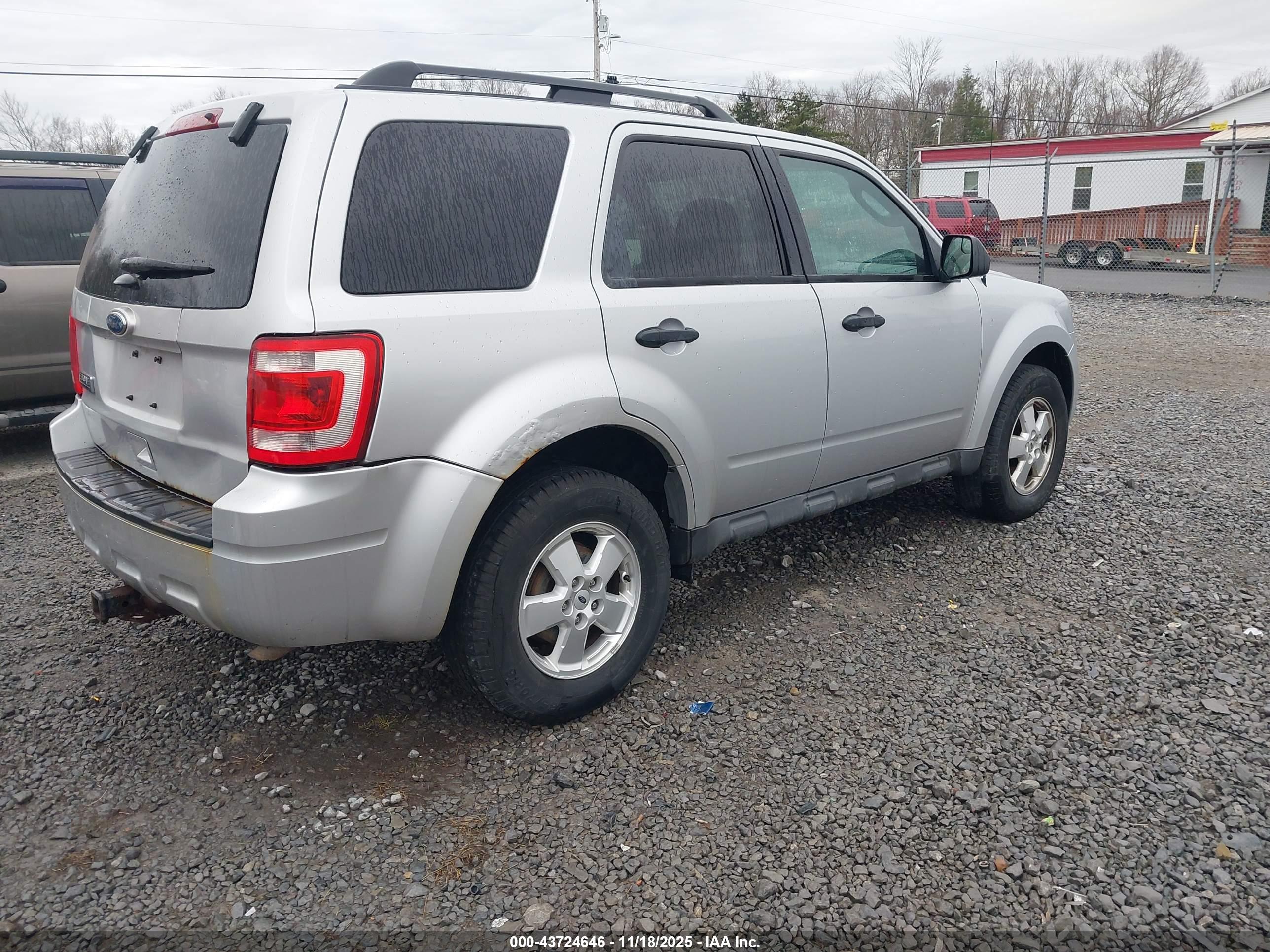 FORD ESCAPE image 4
