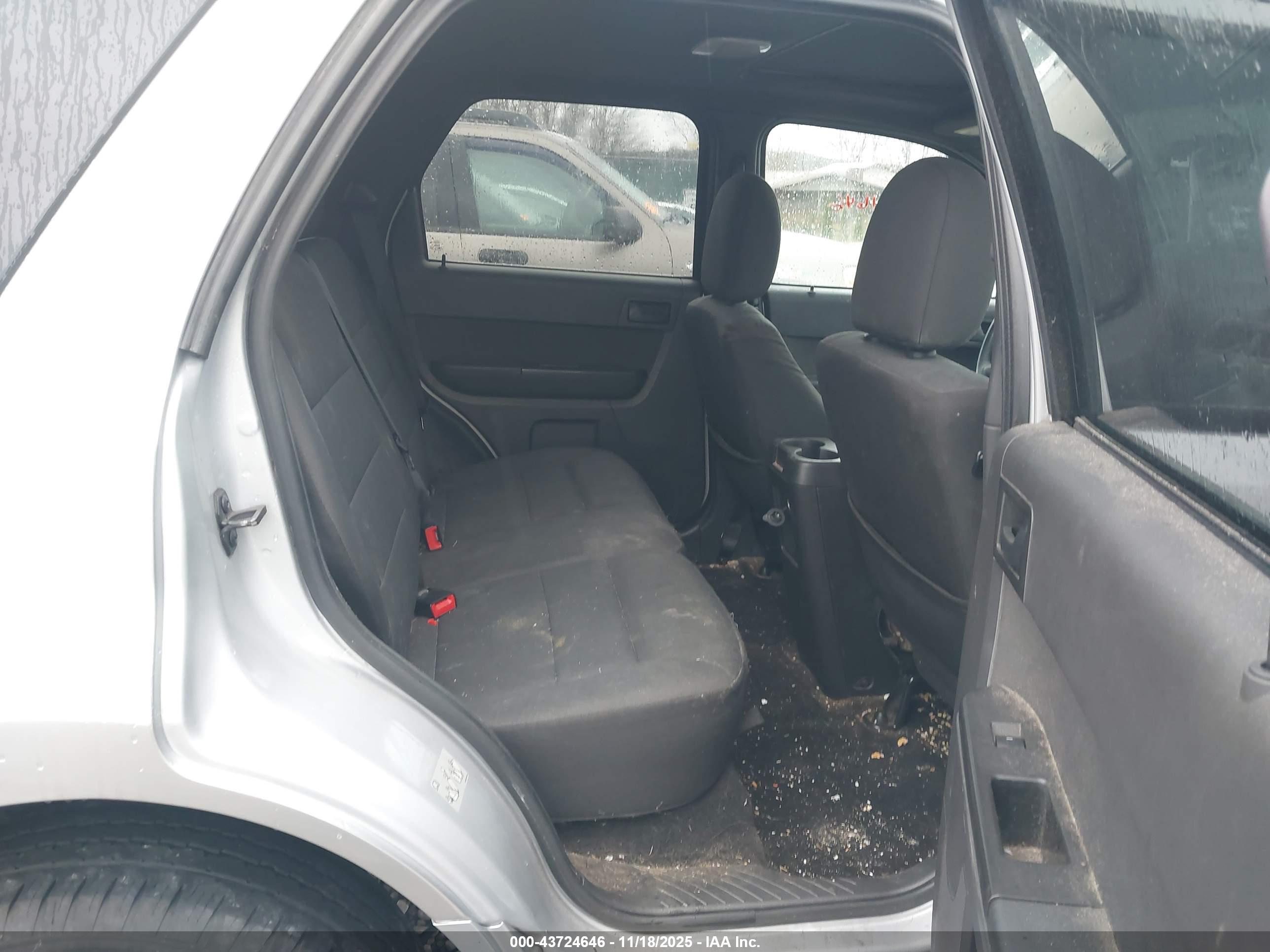 FORD ESCAPE image 8