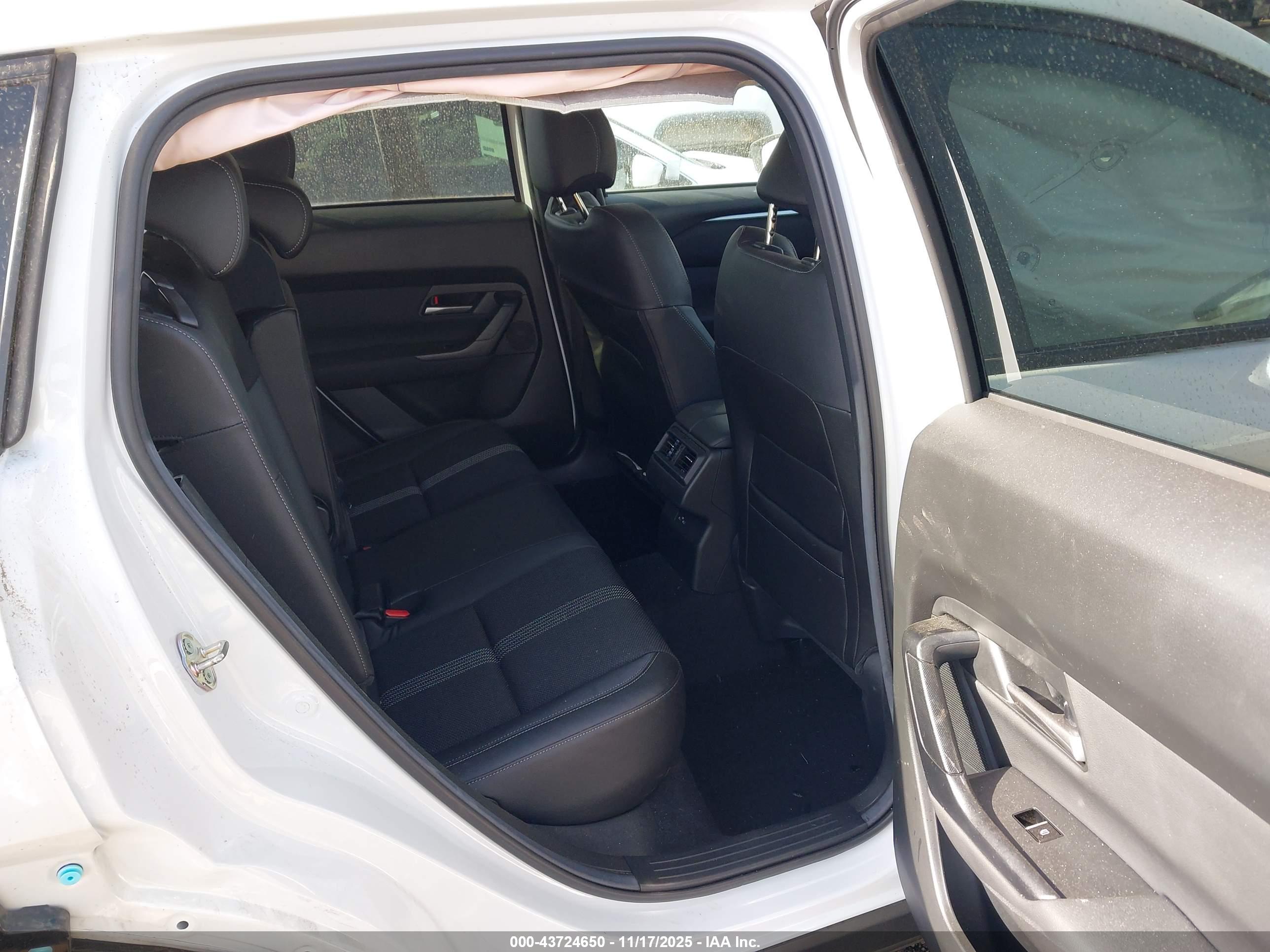 MAZDA CX-50 image 8
