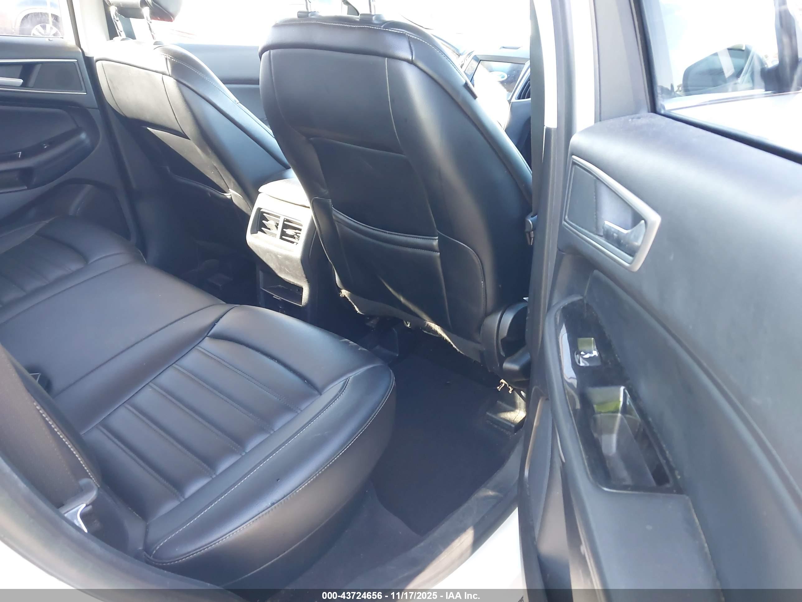 FORD EDGE image 8