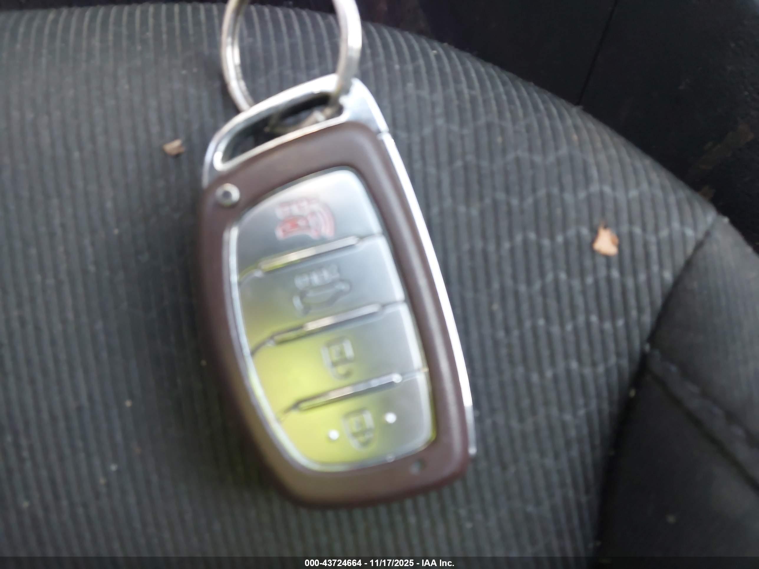 HYUNDAI ELANTRA image 11