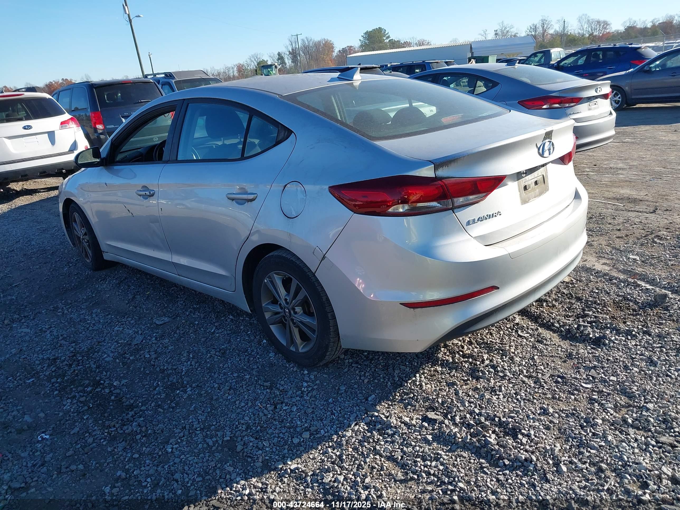 HYUNDAI ELANTRA image 3