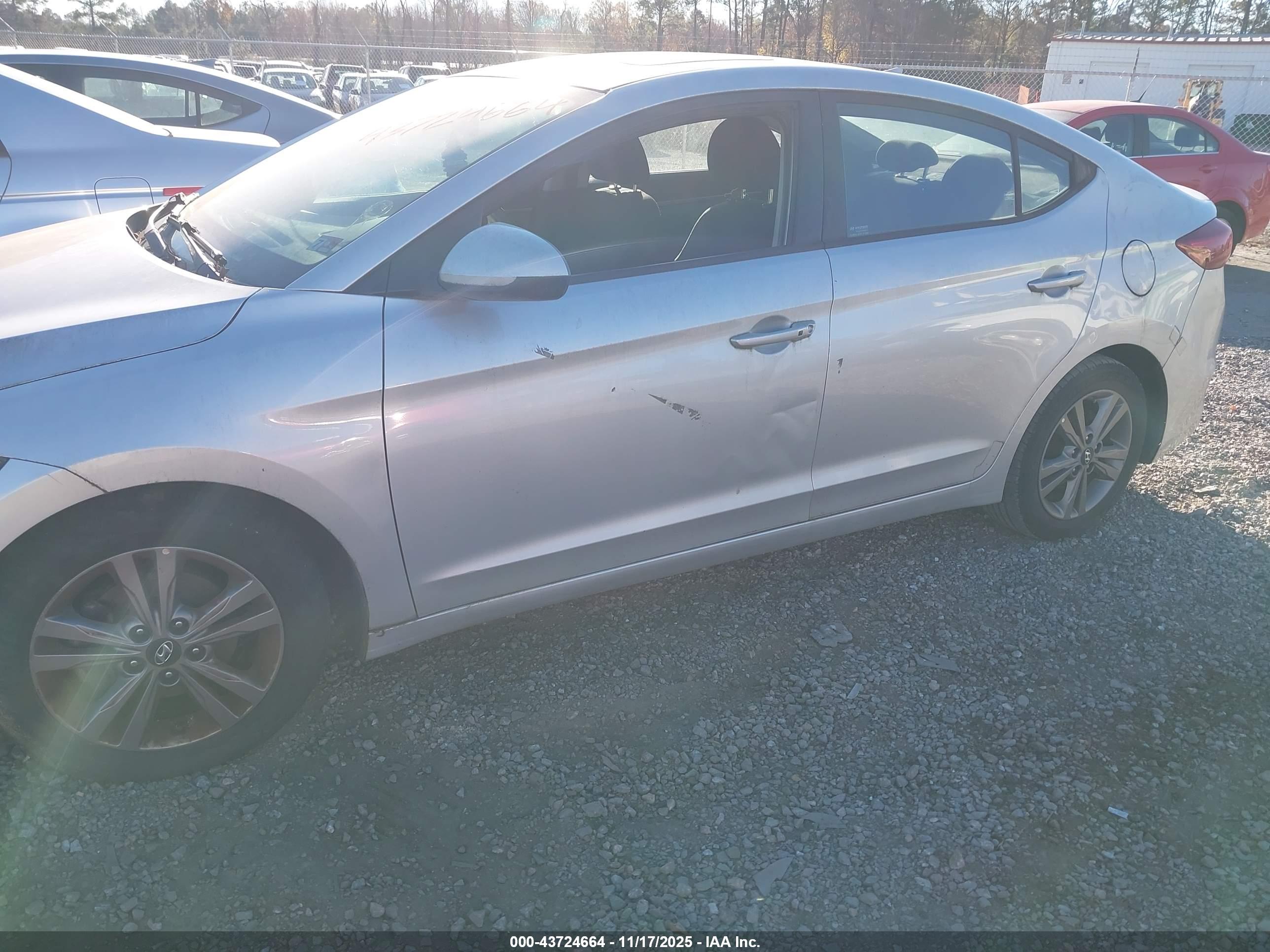 HYUNDAI ELANTRA image 6