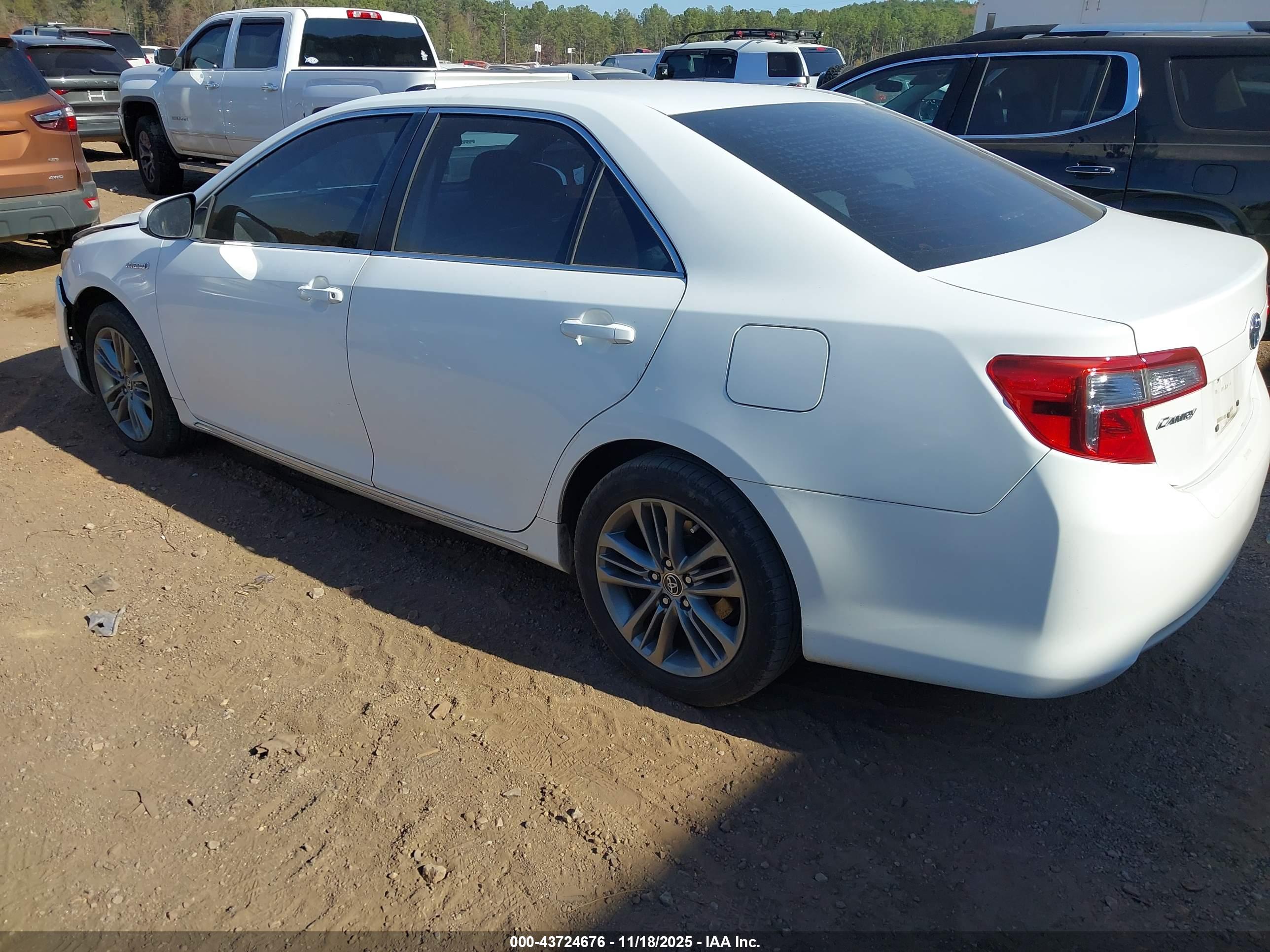 TOYOTA CAMRY image 3