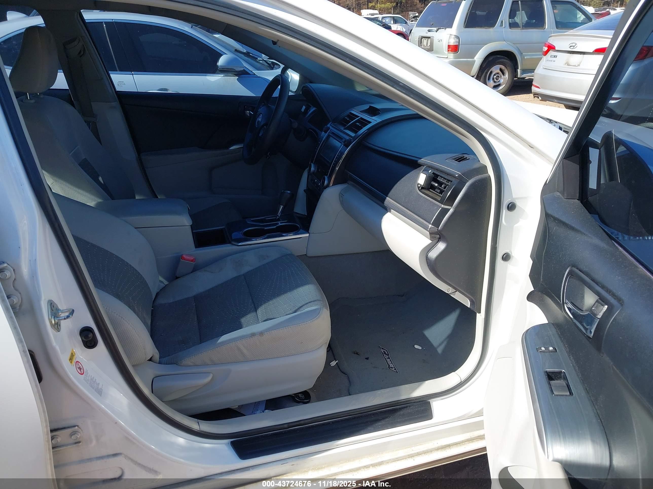 TOYOTA CAMRY image 5