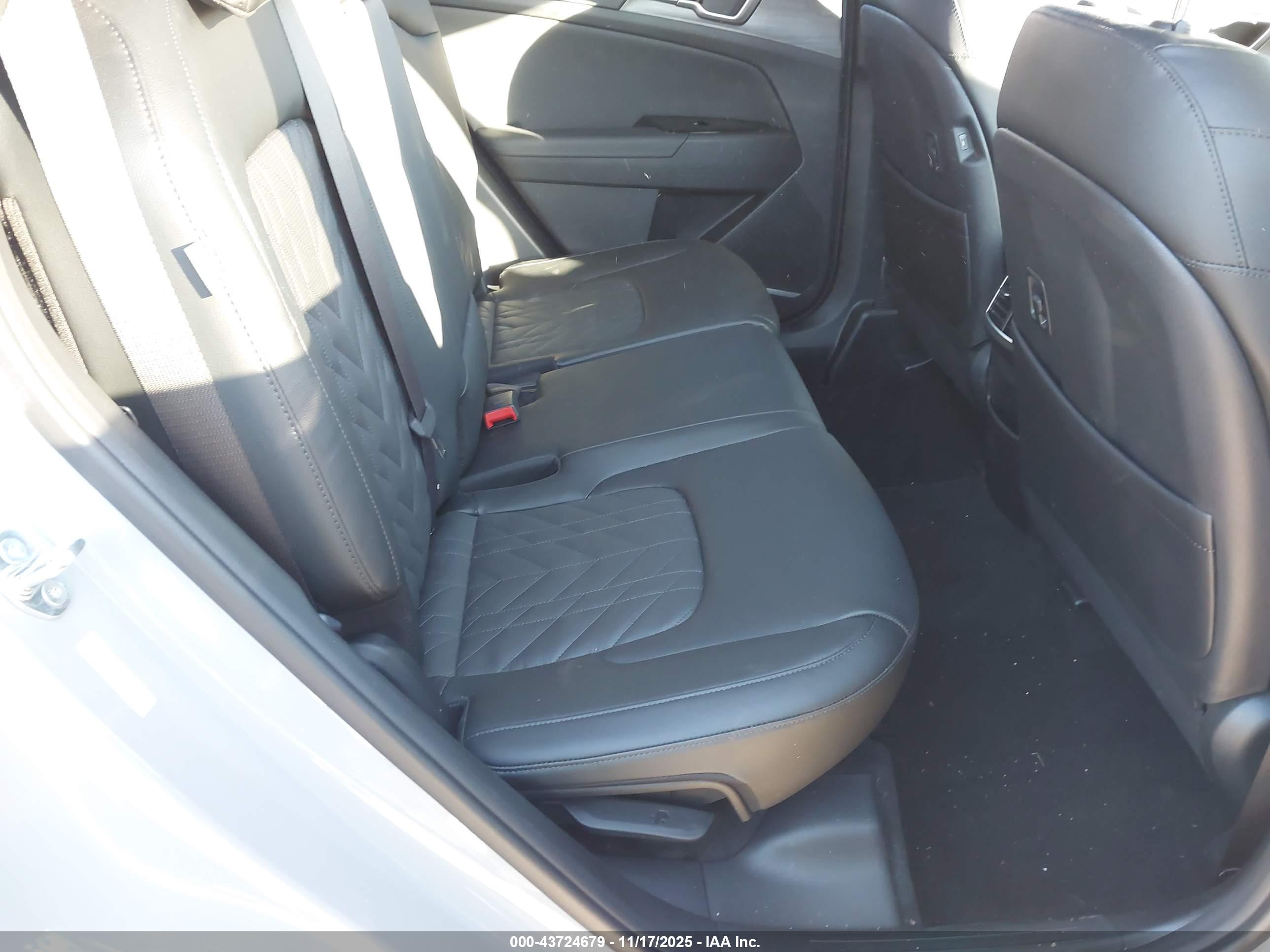 KIA SPORTAGE image 8