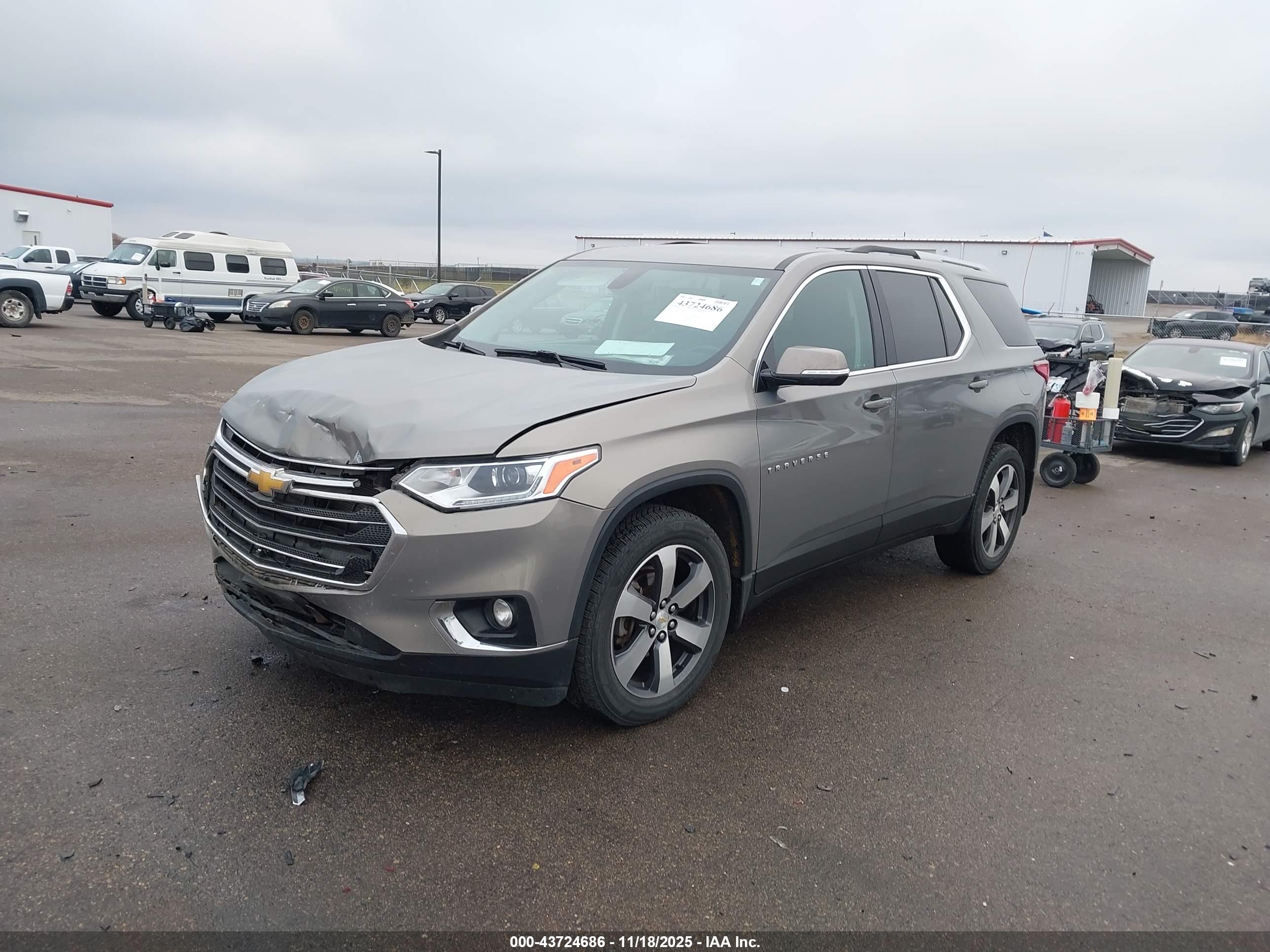 CHEVROLET TRAVERSE image 2