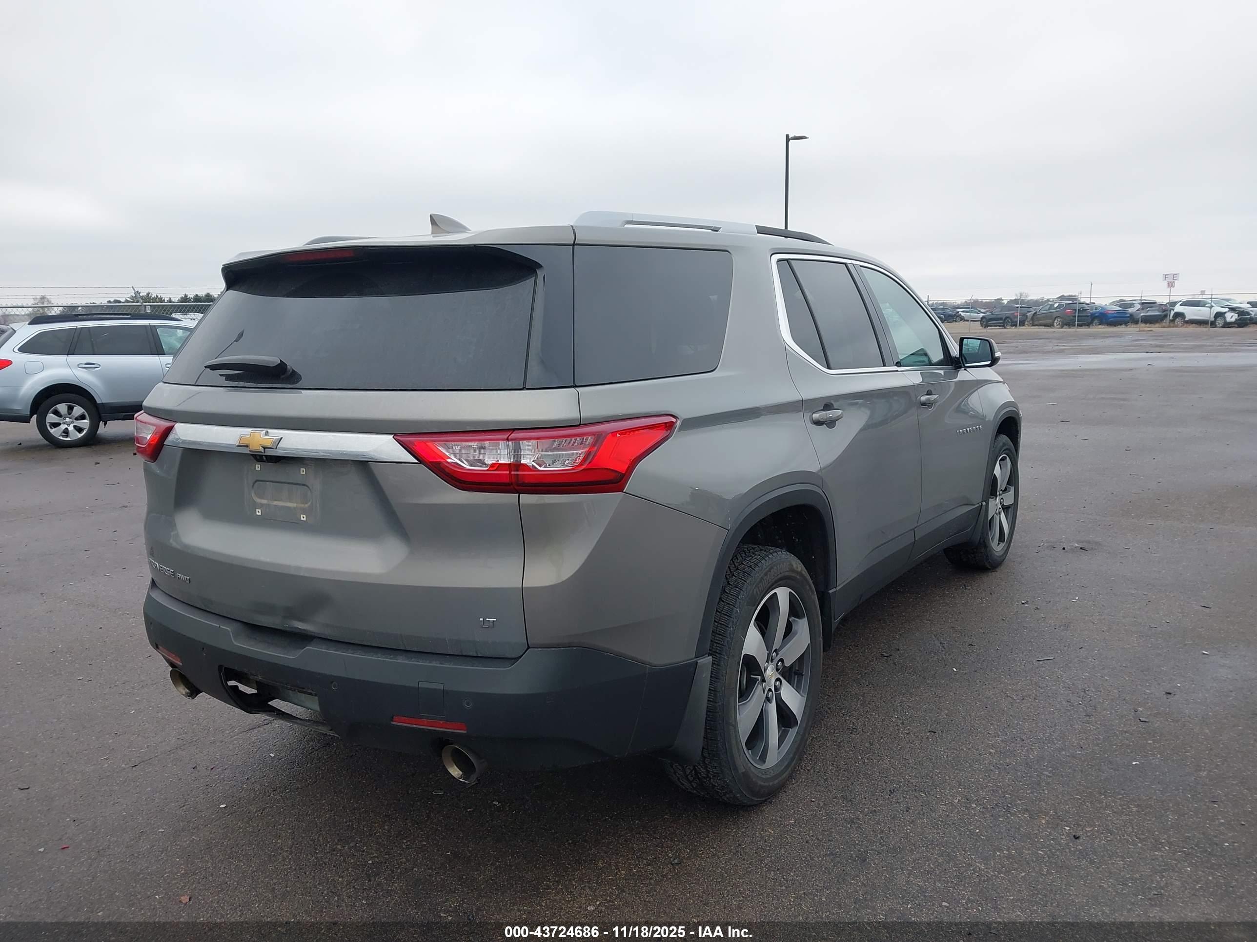 CHEVROLET TRAVERSE image 4