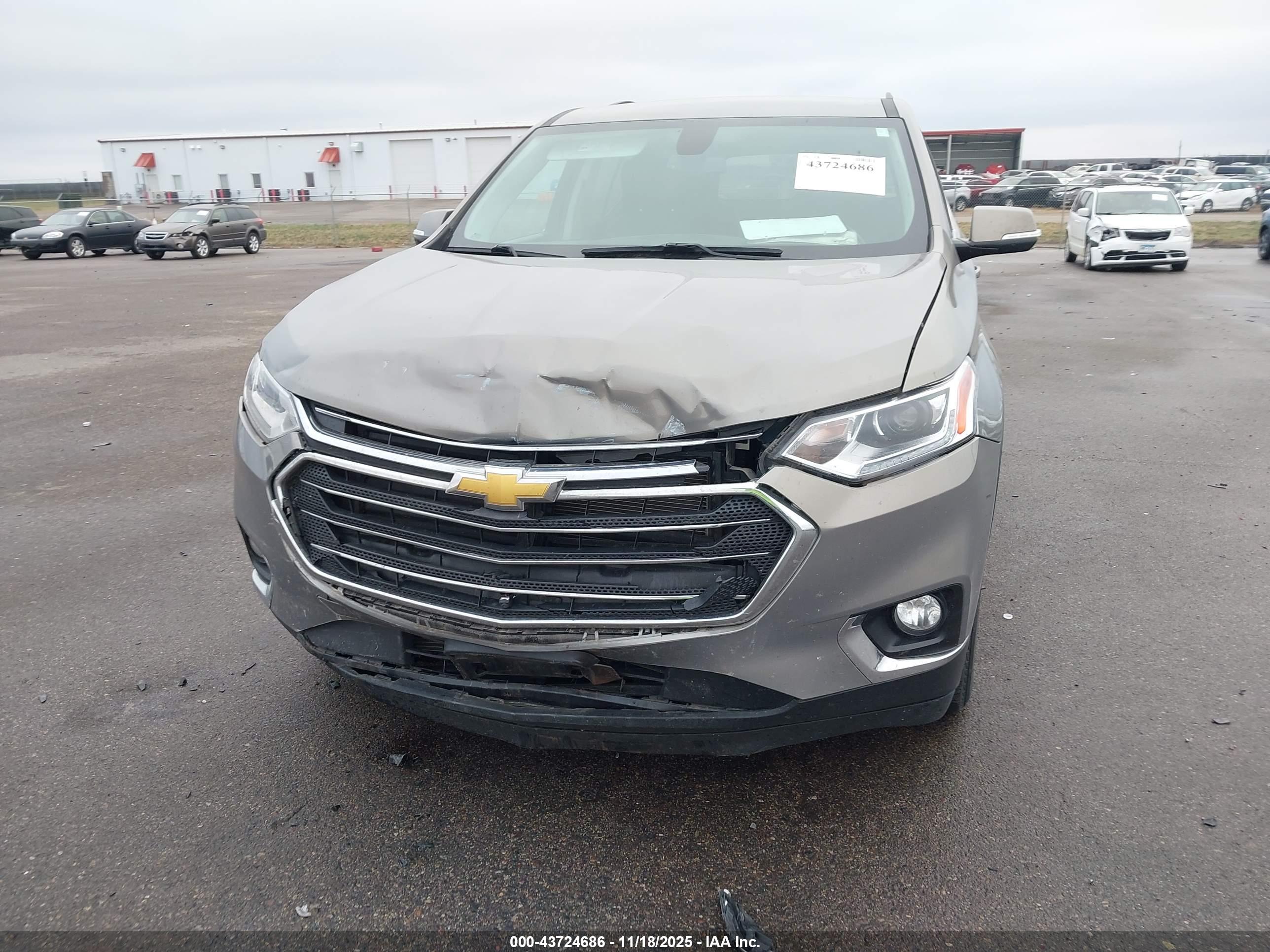 CHEVROLET TRAVERSE image 6