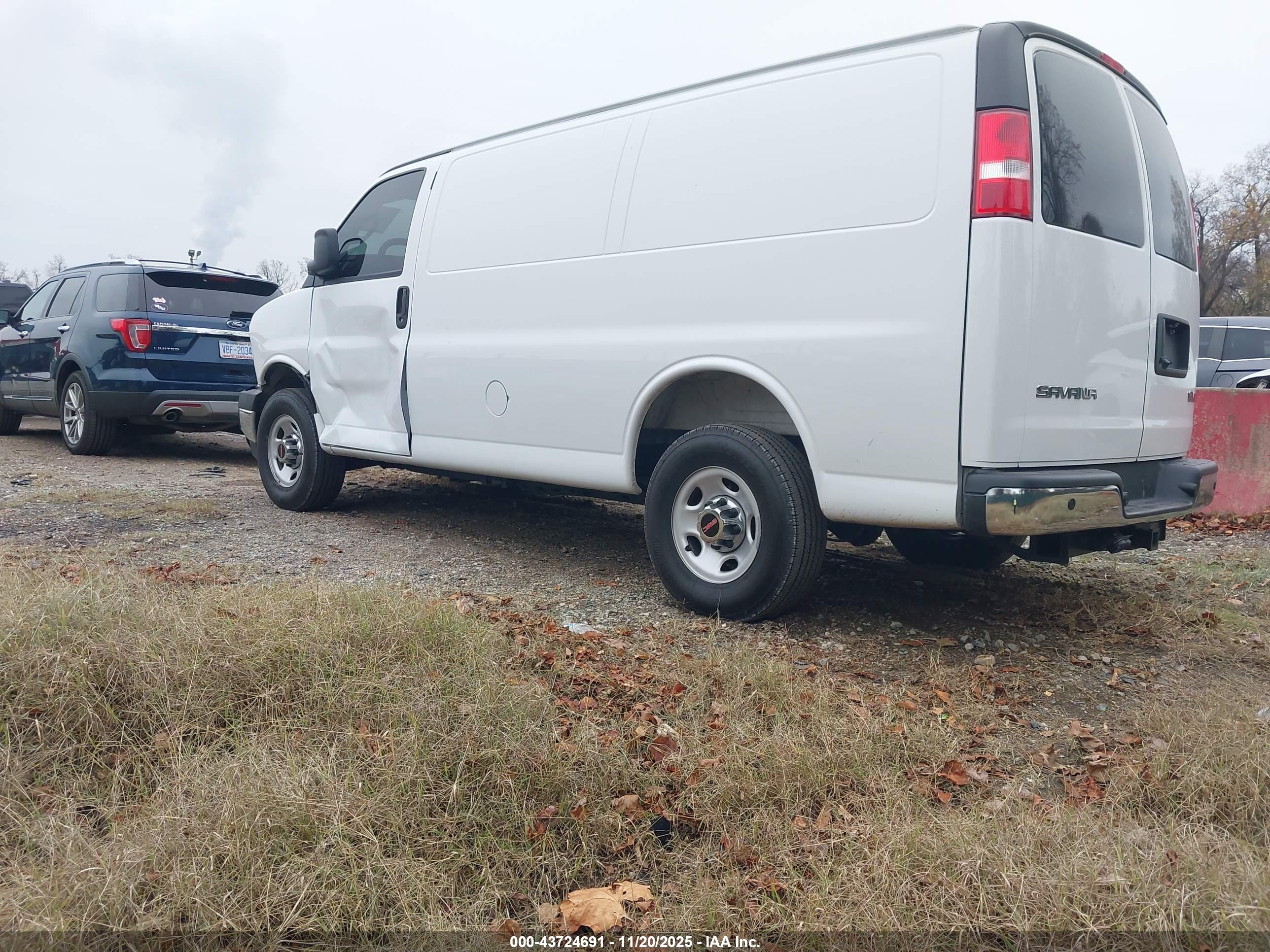 GMC SAVANA image 3