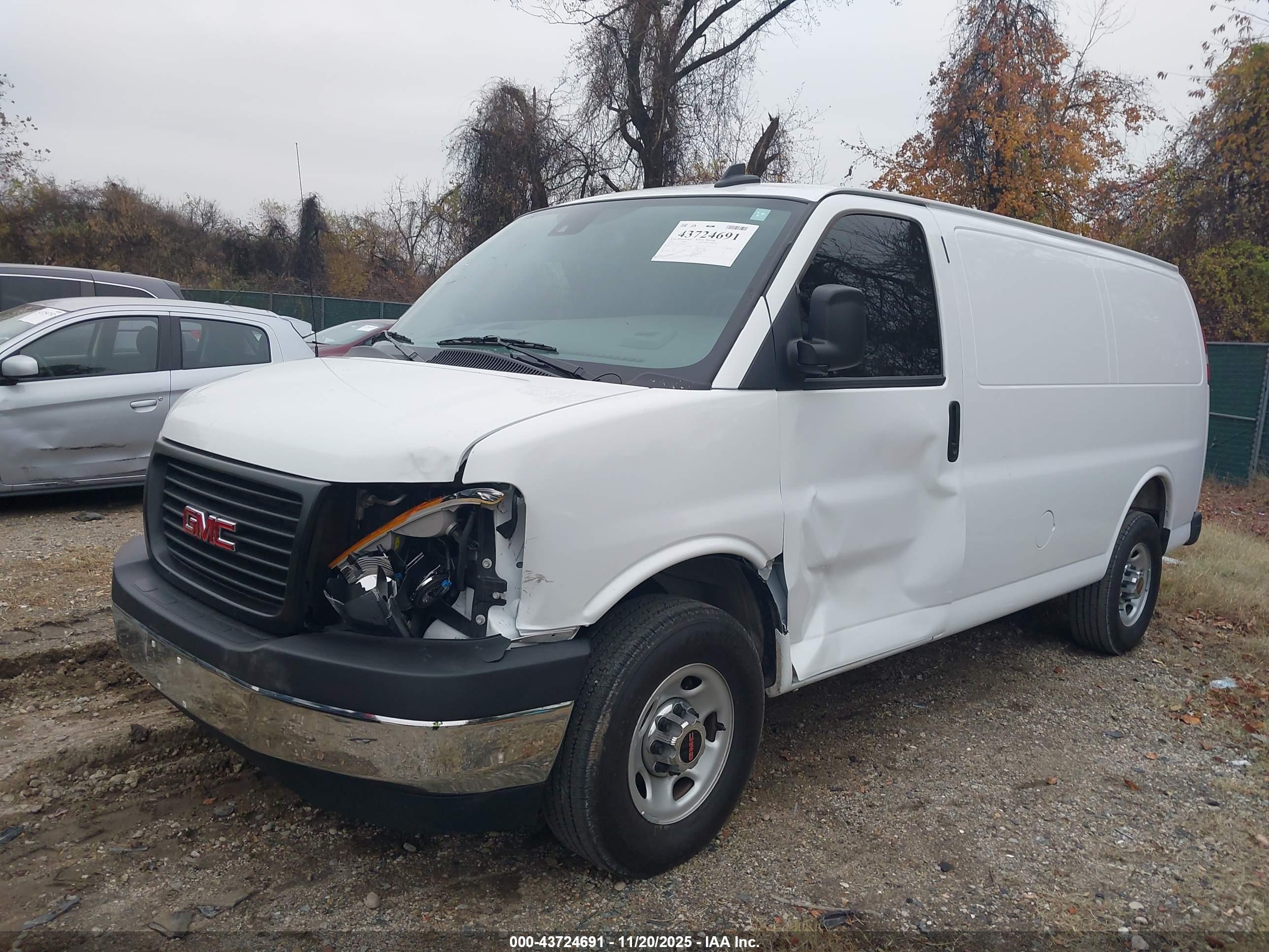 GMC SAVANA image 6